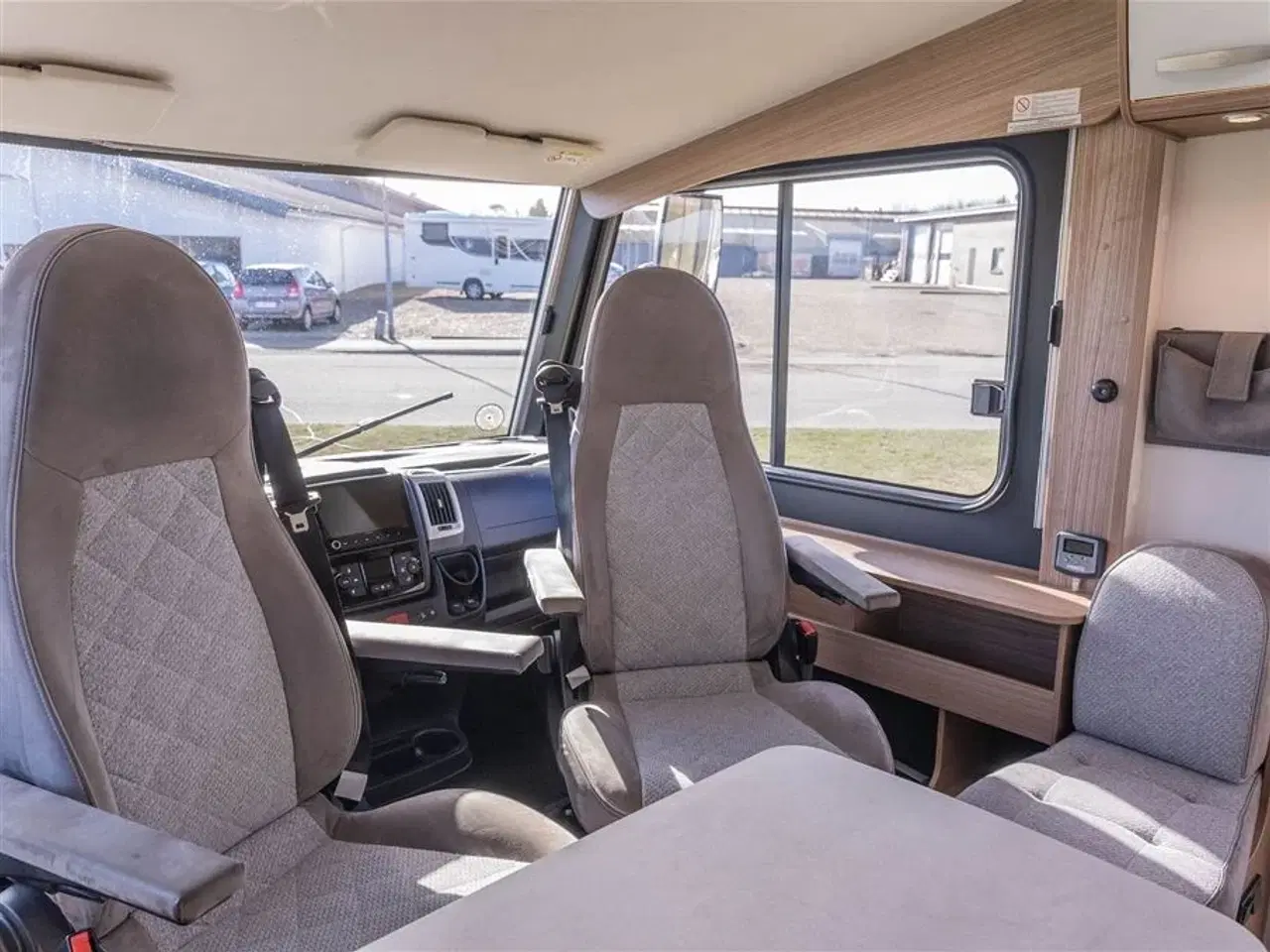 Billede 10 - 2021 - Carado I 338 Aut.   Topudstyret Helintegreret Carado med automatgear