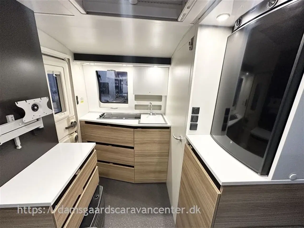 Billede 11 - 2019 - Adria Action 361 LH Enkeltsenge - Mover - Gulvvarme - Fortelt