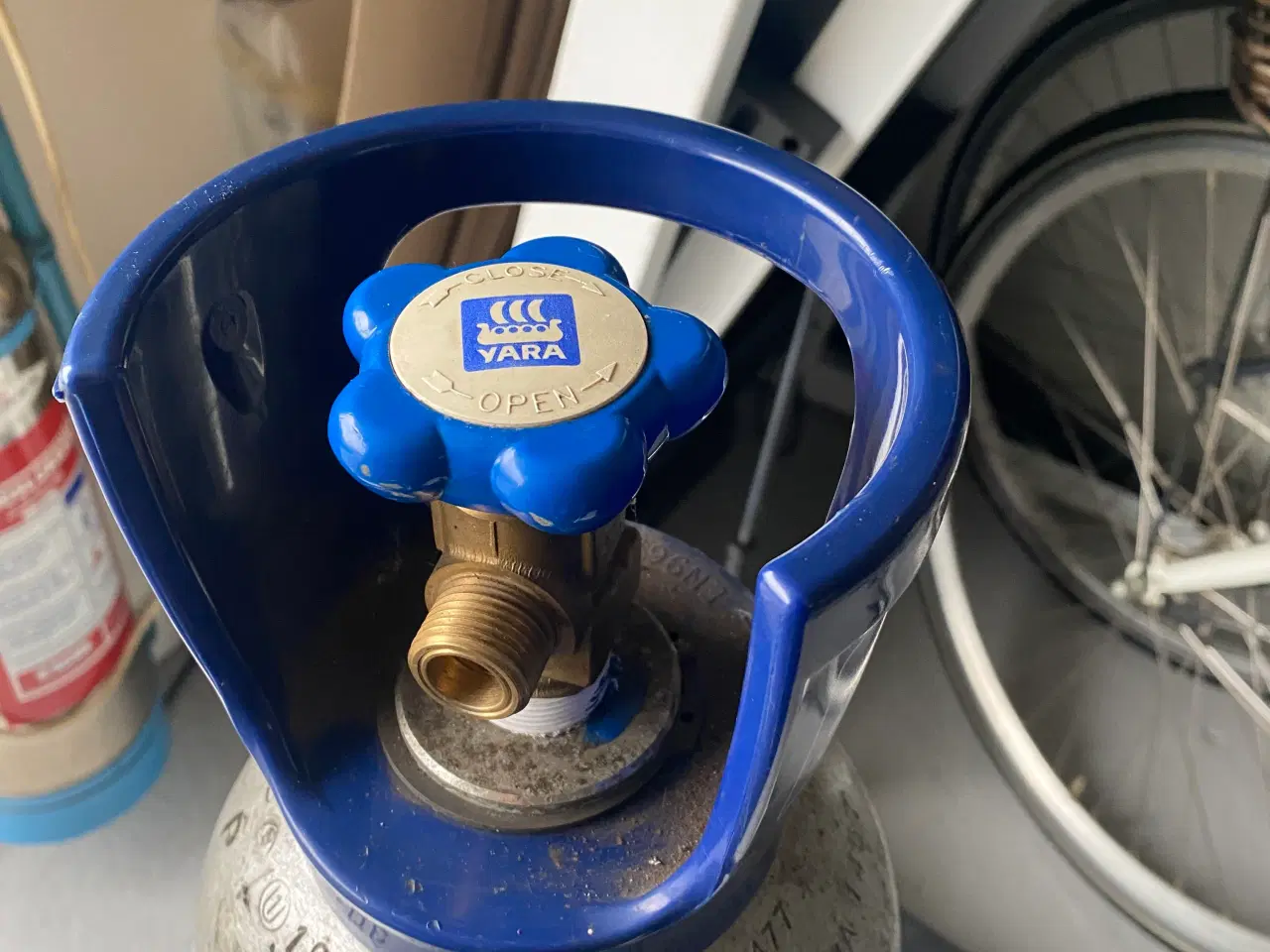 Billede 2 - Fyldt 10 kg svejseflaske