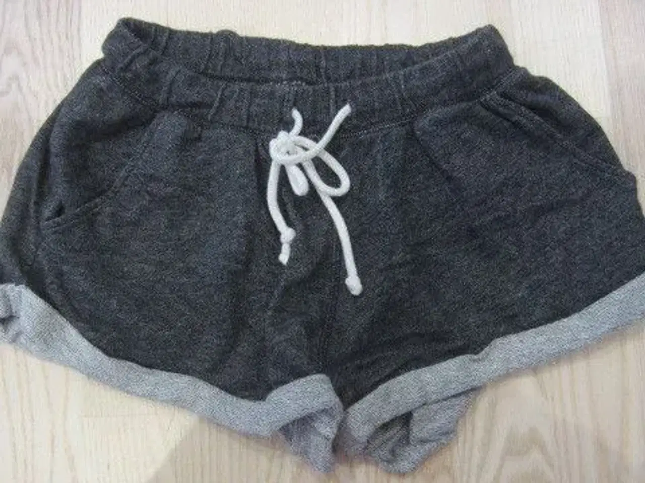 Billede 1 - Str. XS, shorts