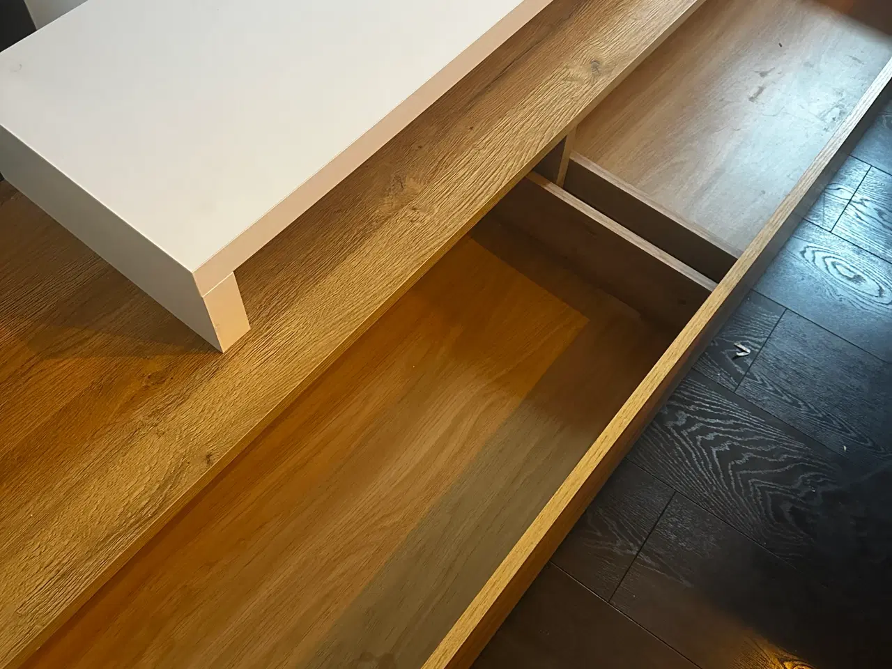 Billede 5 - Tv-bord med skuffer