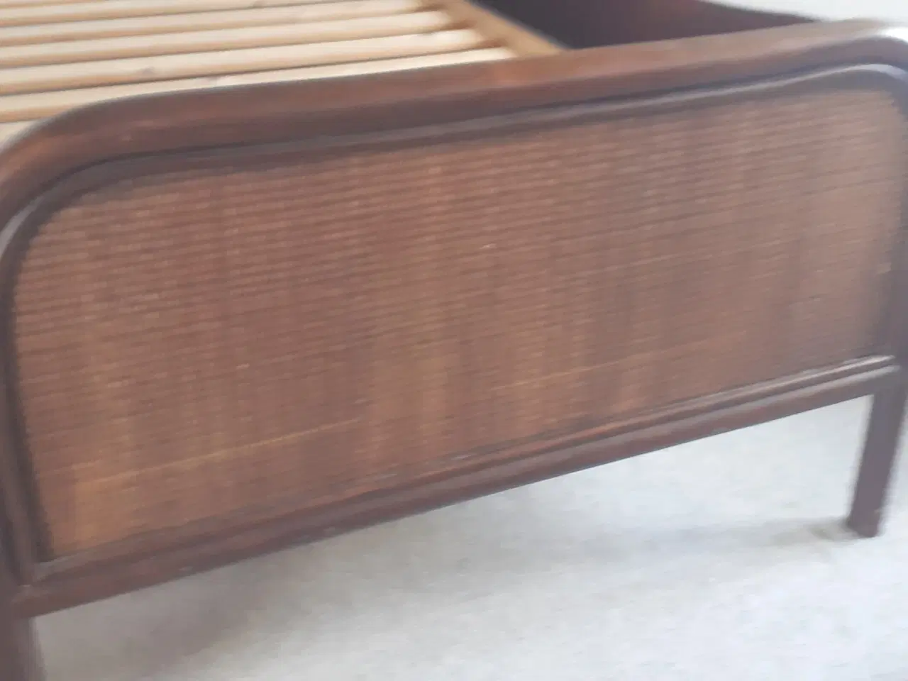 Billede 2 - Senge, gamle med fransk flet i gavle