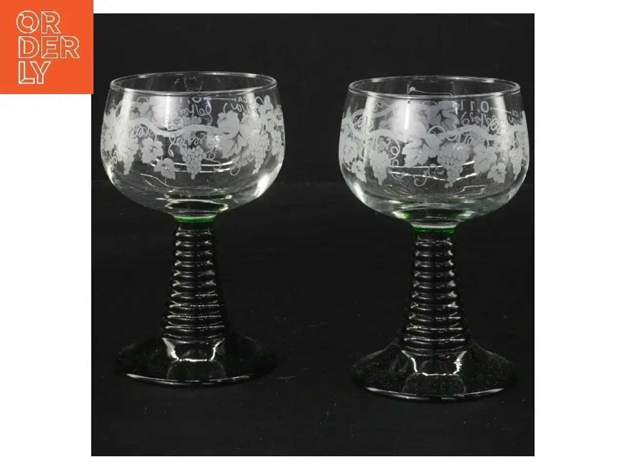 Billede 1 - Glas med grøn fod (str. Ø 6,5 cm længde 11,5 cm)