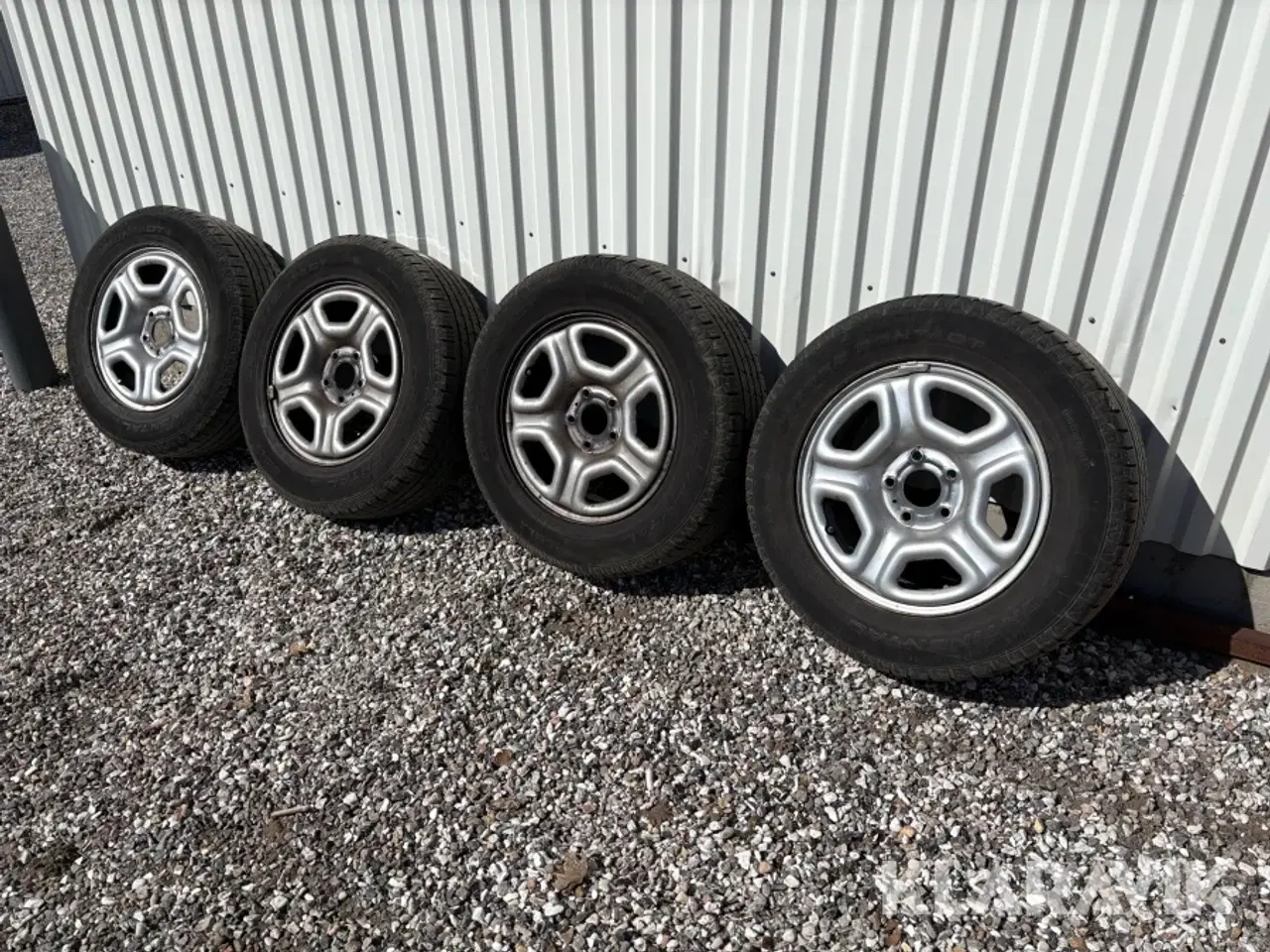 Billede 1 - Fælge med dæk Dacia Dyster 4 styk