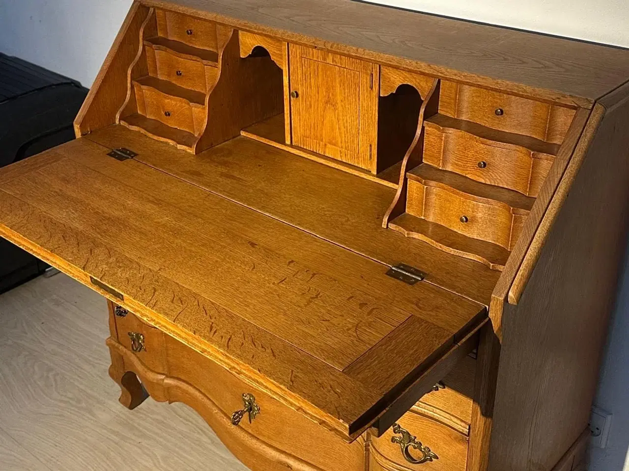 Billede 4 - Skrivekommode i lyst træ