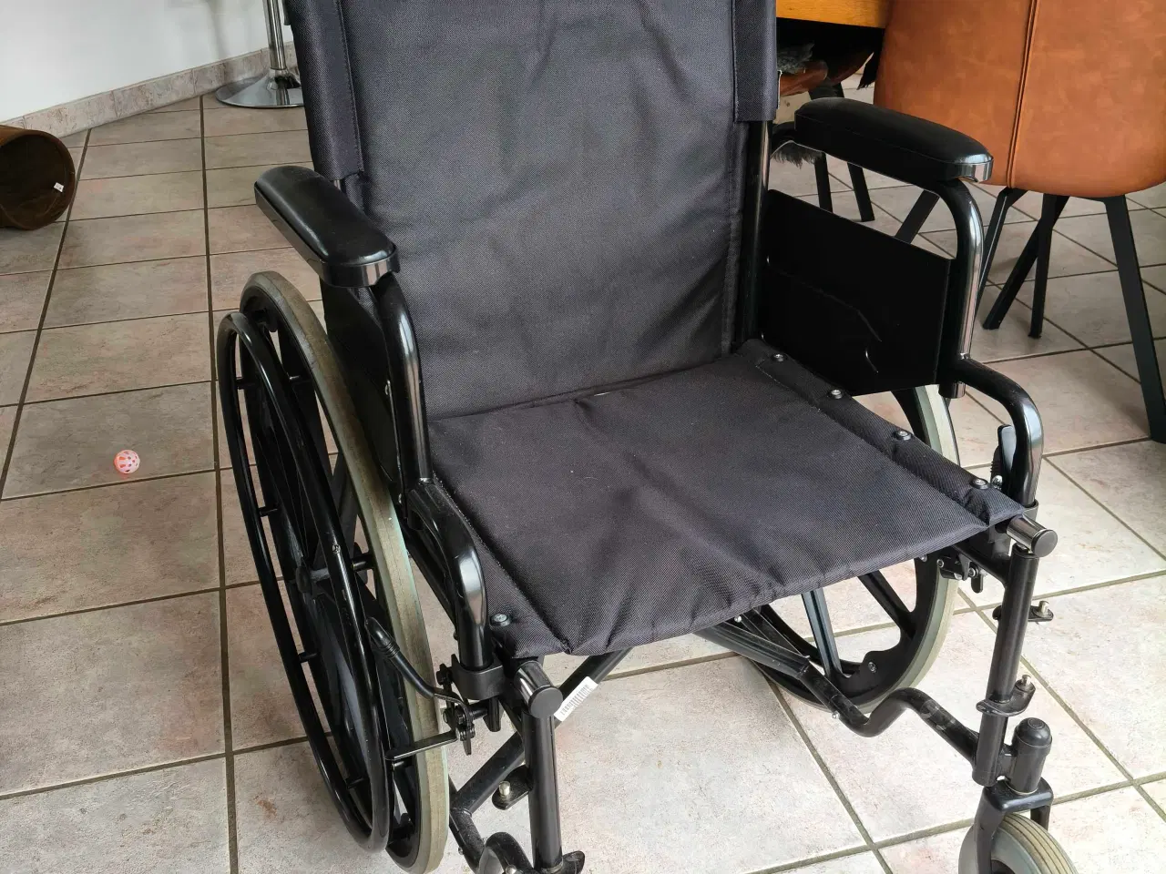 Billede 4 - Brugt kørestol til skolebrug