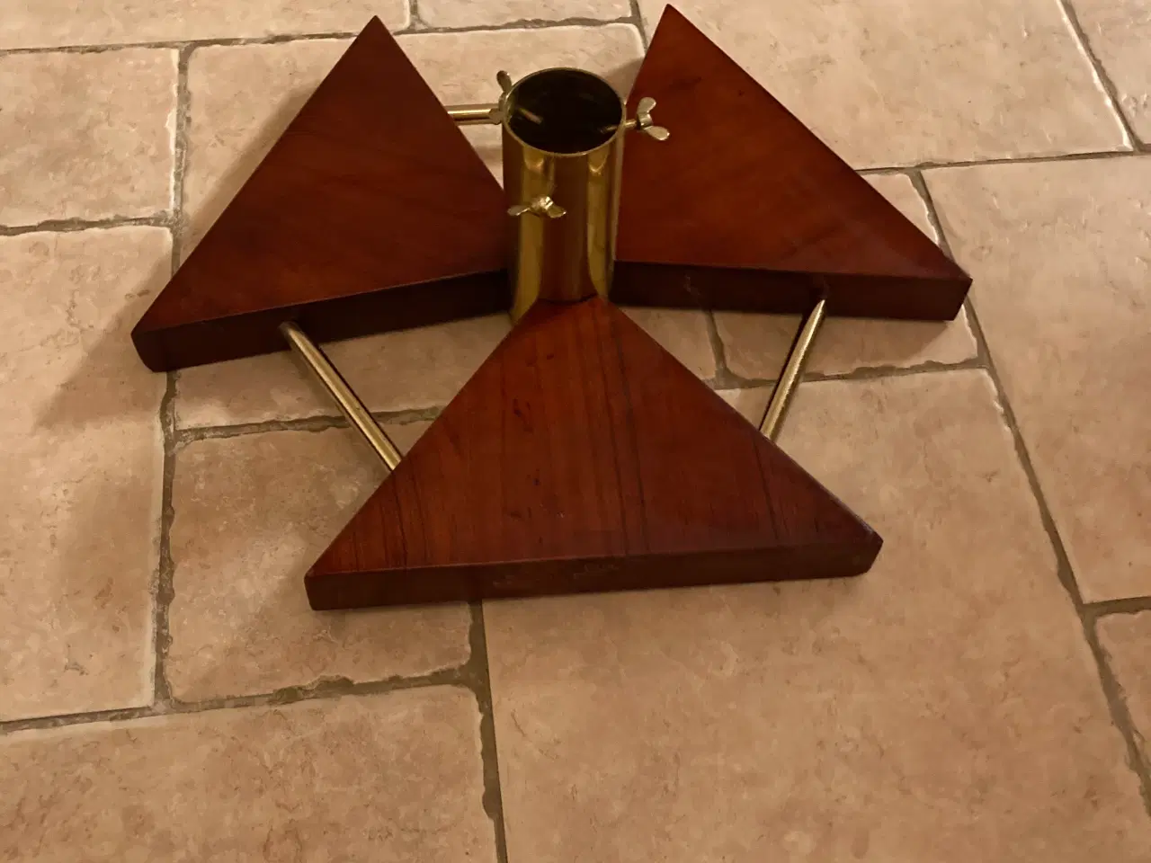 Billede 2 - Juletræsfod i træ