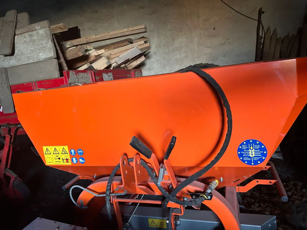 Billede 1 - Gødningsspreder til lift