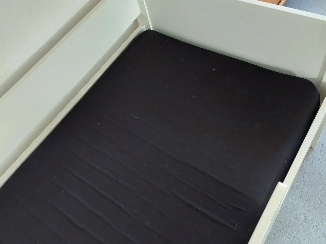 Billede 4 - Juniorseng velholdt med madras