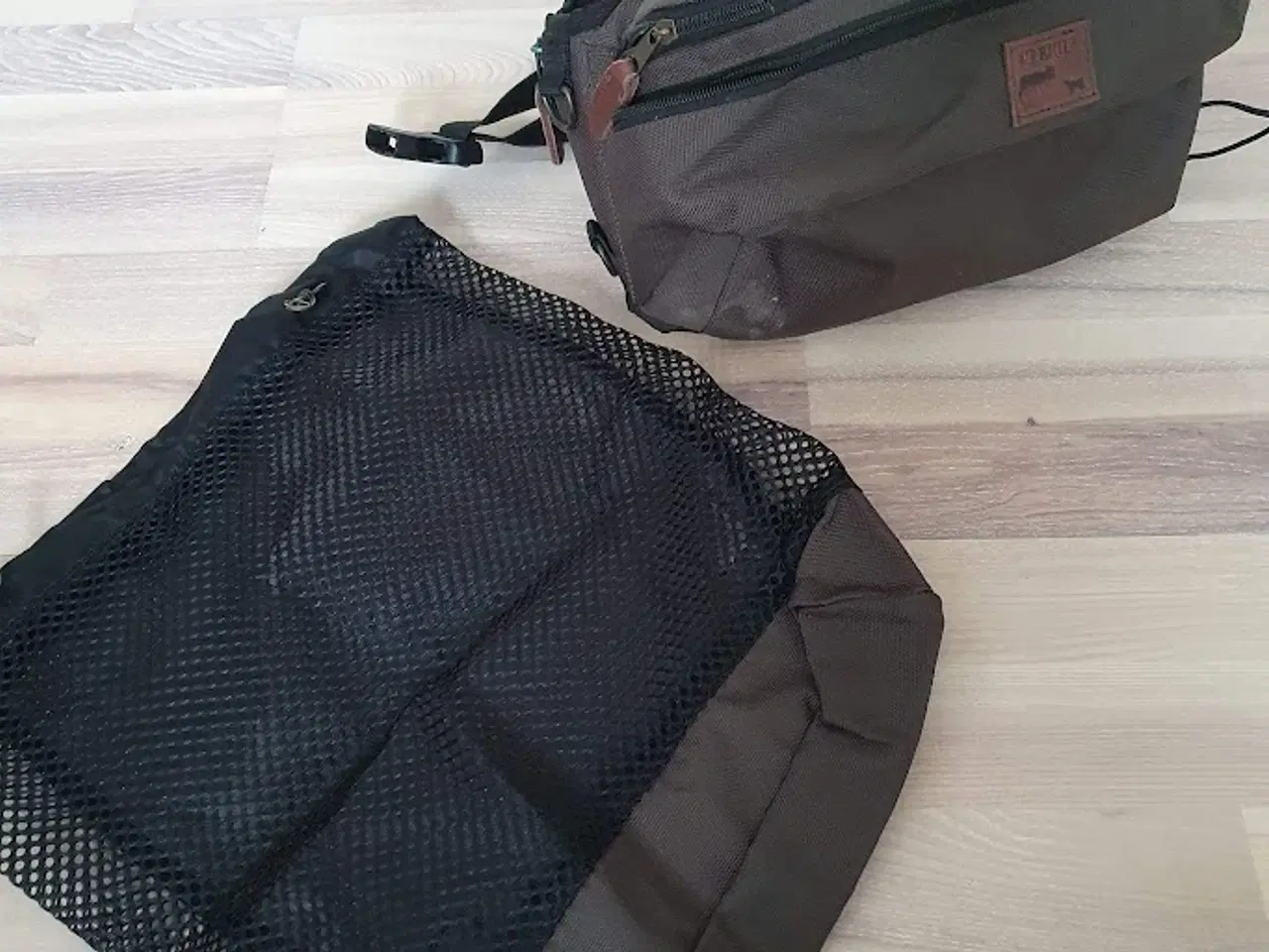 Billede 6 - Taske. Hofte taske med mange detaljer 