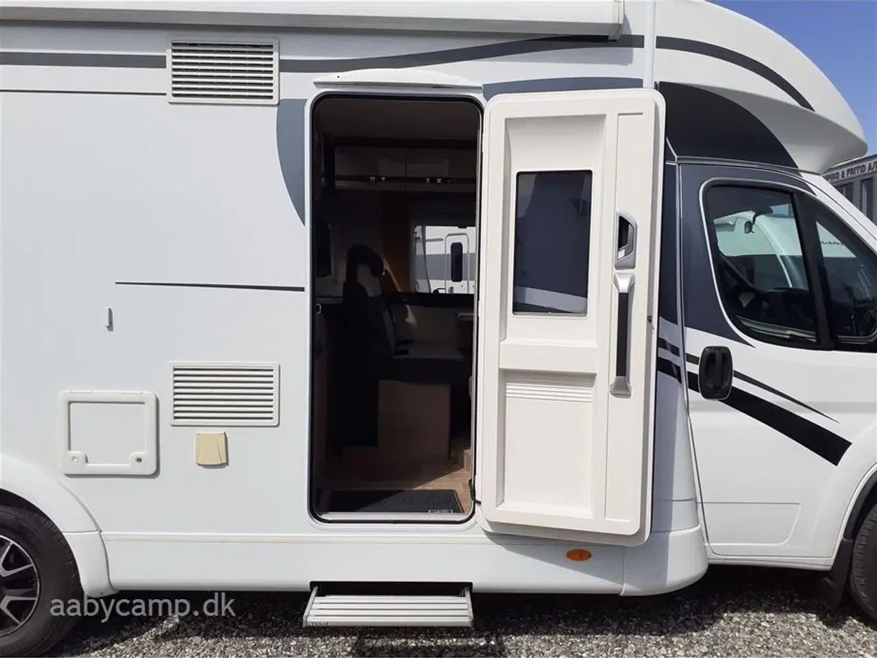 Billede 5 - 2016 - Dethleffs Trend T 7057 EB   Autocamper med anhængertræk. batteri. markise. clesana toilet. thetford ovn.cykelstativ.