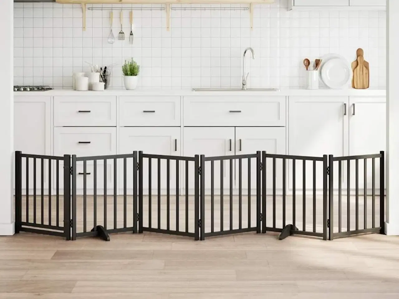 Billede 1 - Hundelåge m. dør 6 paneler 300 cm foldbar massivt gran sort