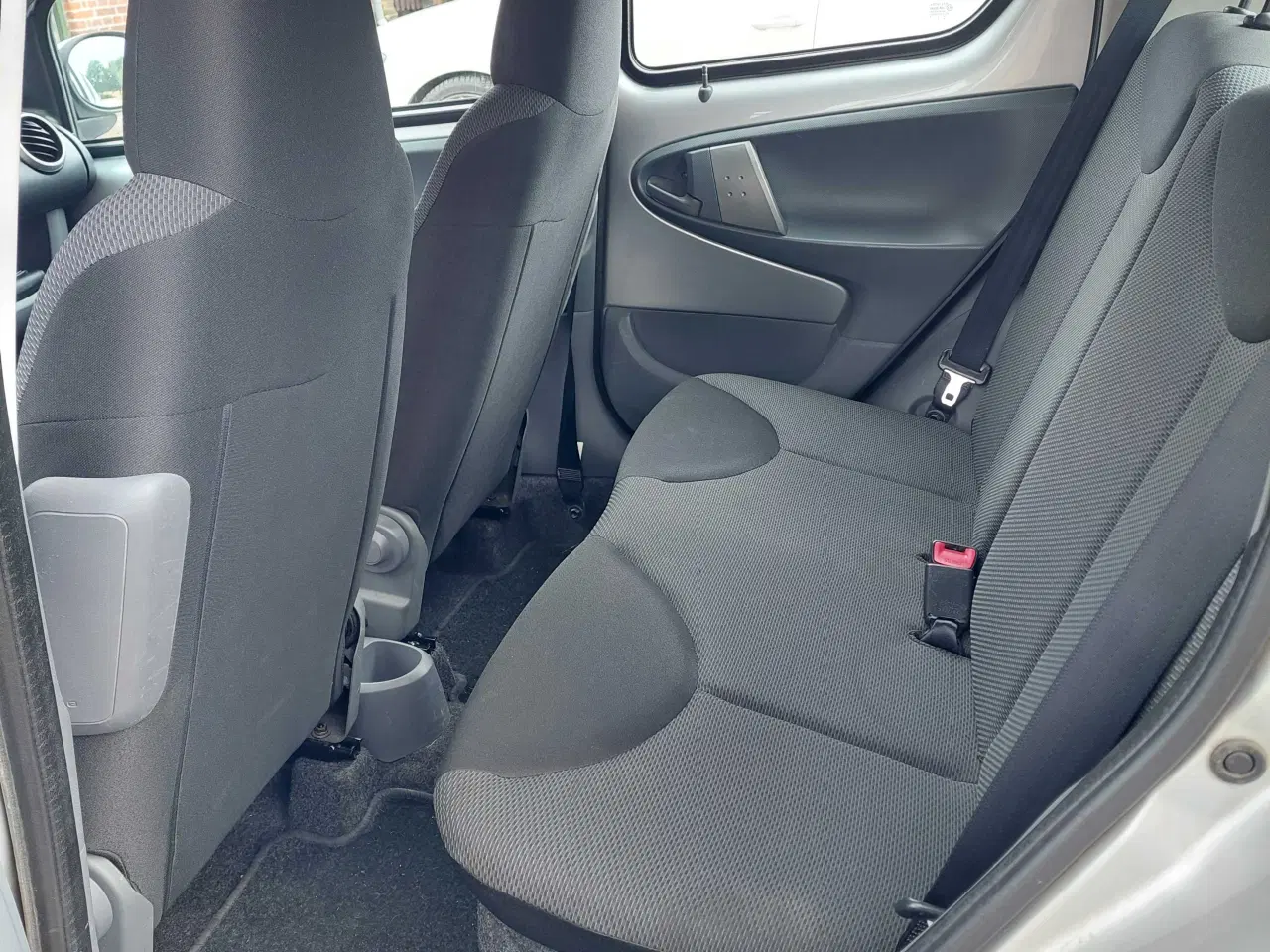 Billede 6 - Fin lille Aygo m/flere nye dele