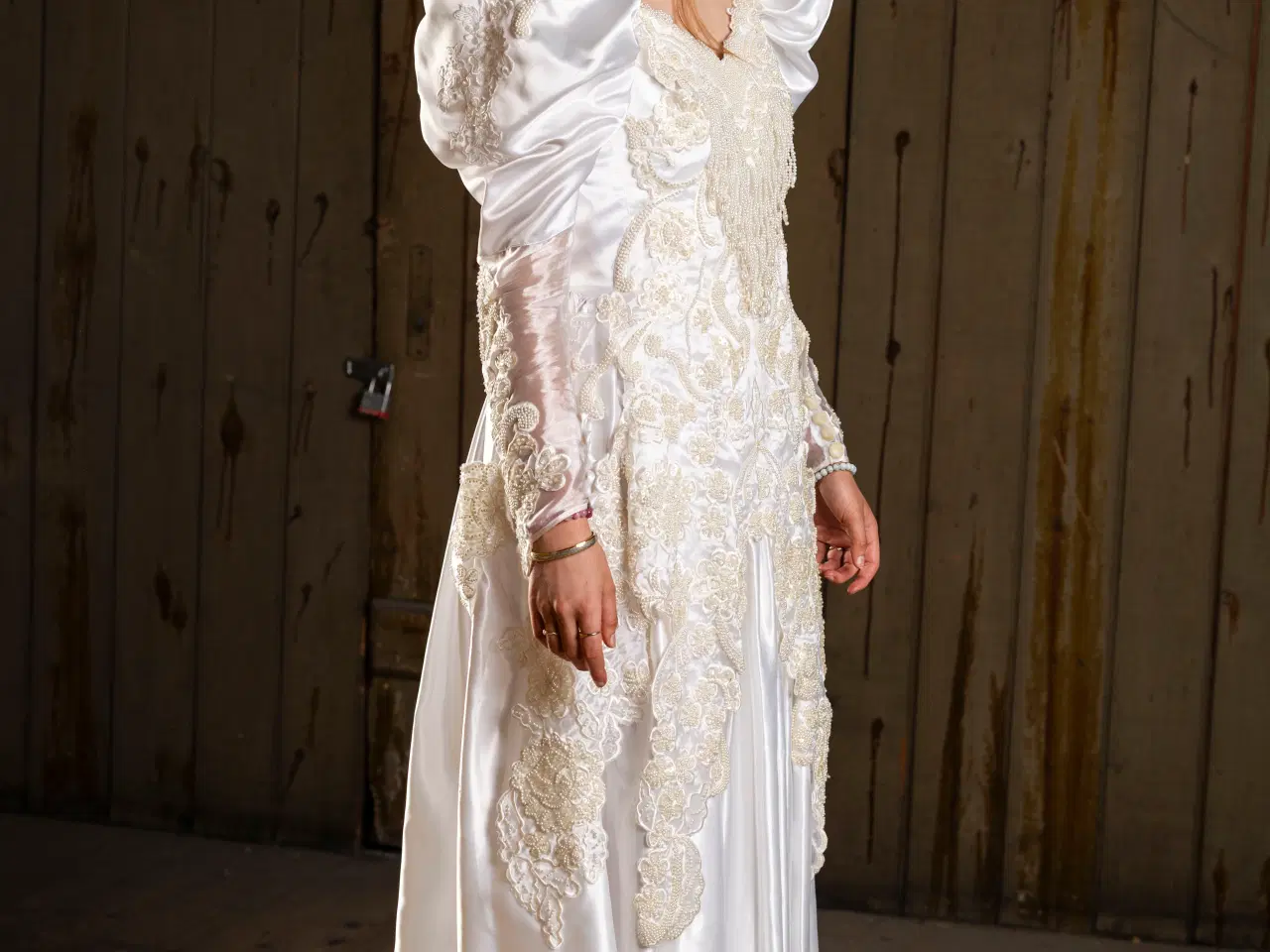 Billede 1 - Orientalsk inspireret brudekjole i str fra 38-40.