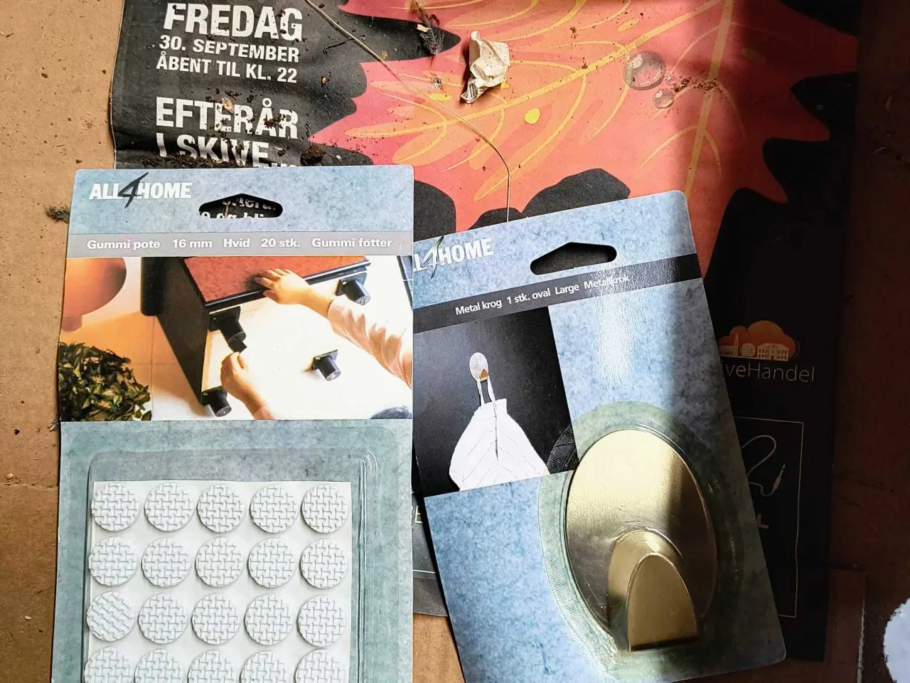 Billede 2 - Blandet kasse pakker med skruer,pluks m.m