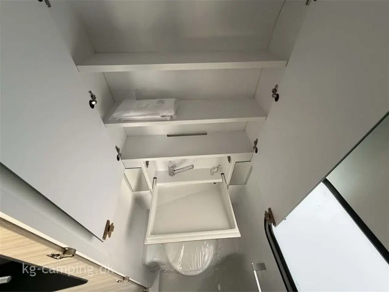 Billede 11 - 2026 - Adria Altea 362 LH   Adria Altea 362 LH - Klar til eventyr - Enkeltsenge - Stort 140L Køleskab