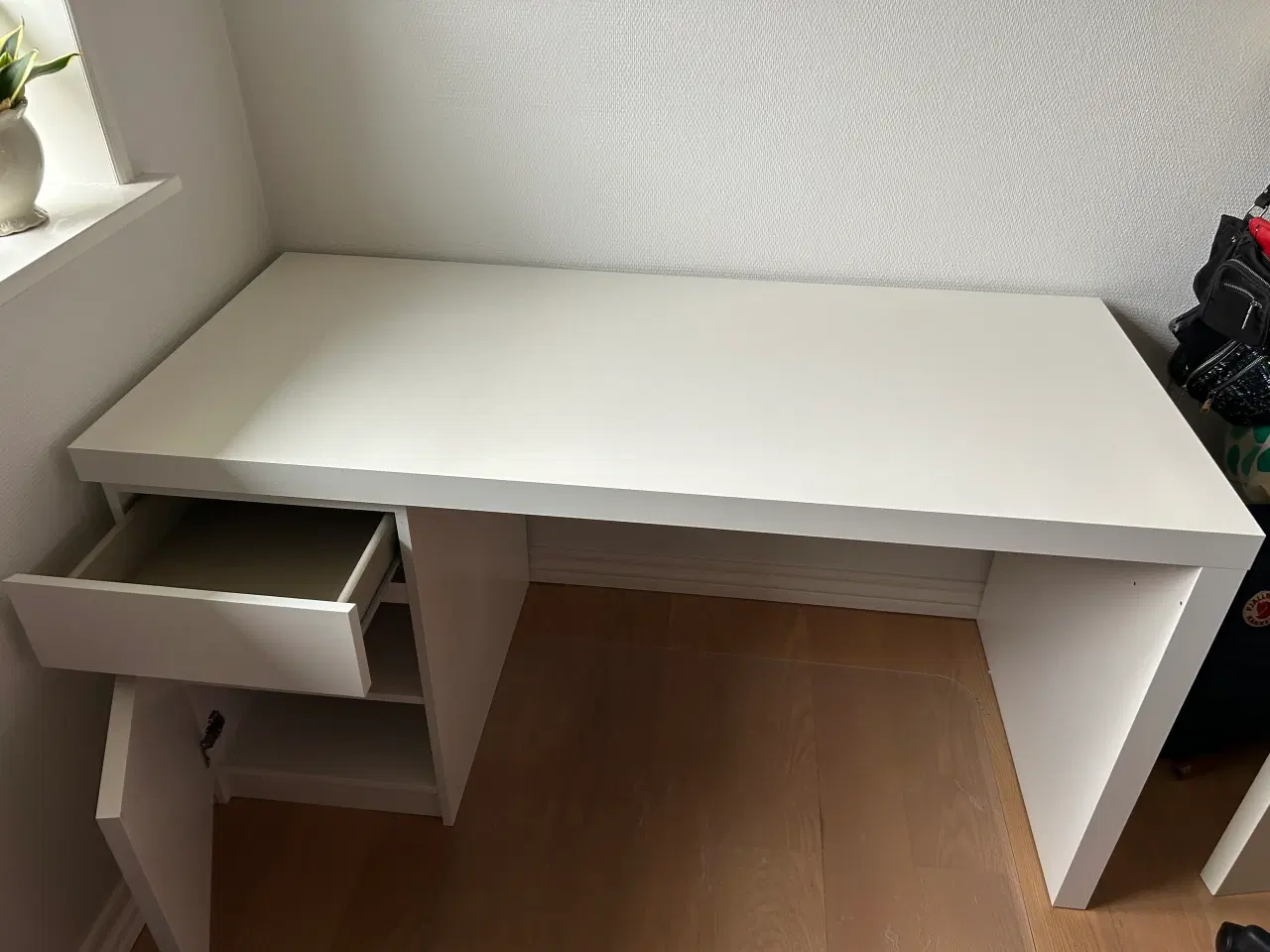 Billede 2 - IKEA Malm skrivebord