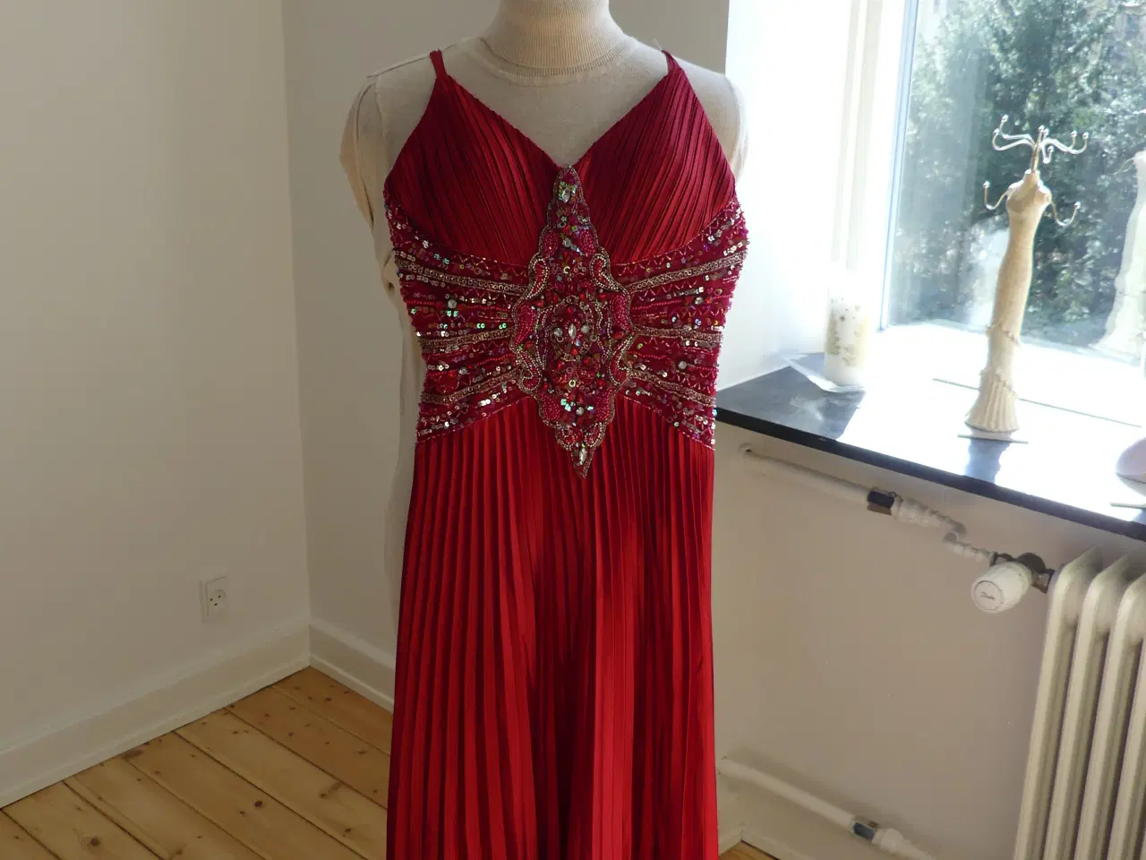 Billede 1 - Rød Galla/fest kjole