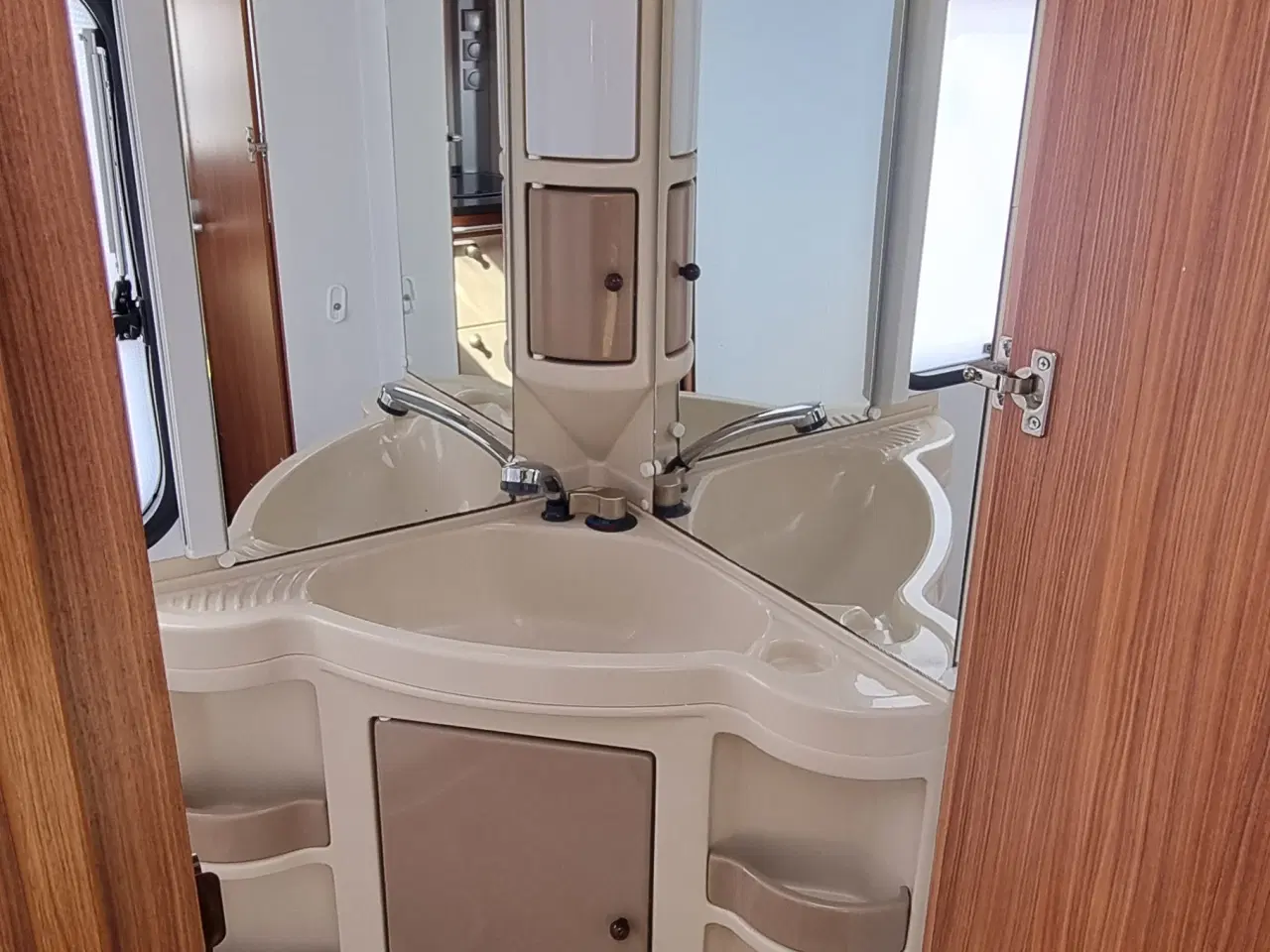 Billede 10 - Adria Adora 472 LU
