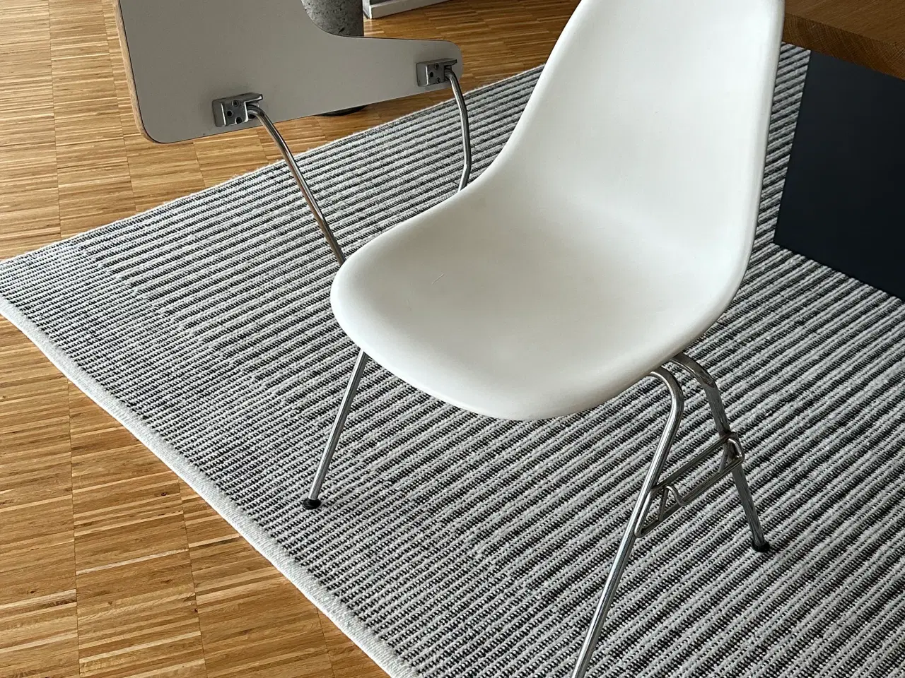 Billede 6 - Eames stol med bord