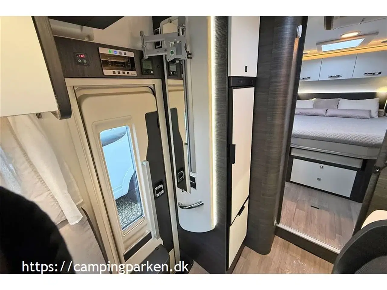 Billede 8 - 2021 - Benimar Mileo 296   Flot og velholdt camper med Queens bed