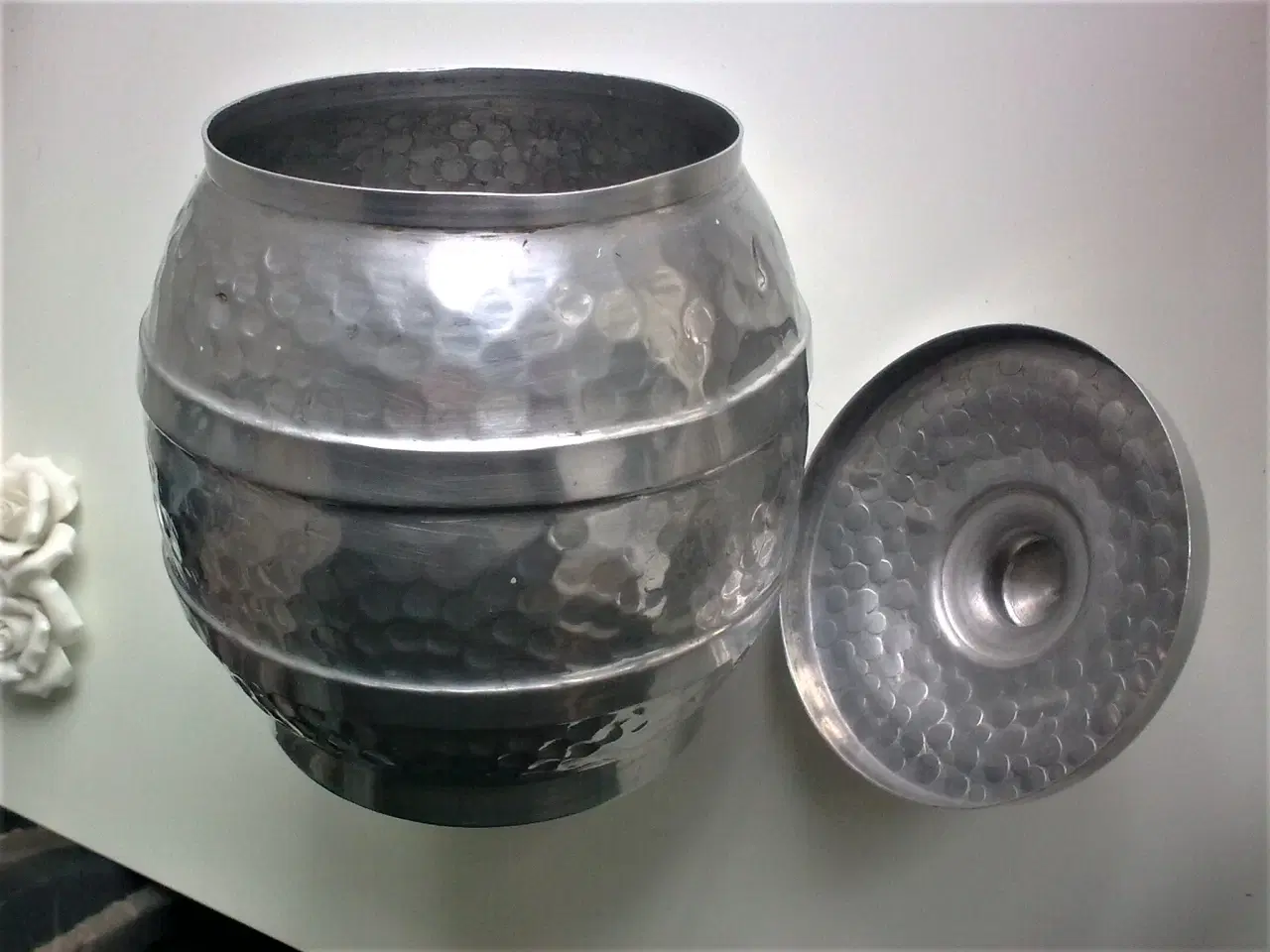 Billede 1 - Aluminium hamret vintage dansk låg dåse & gæster