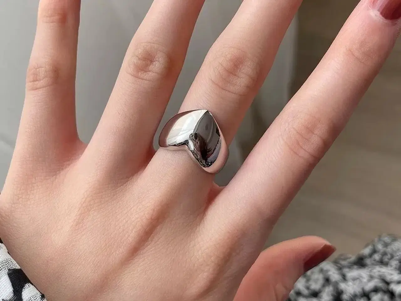 Billede 1 - * Smuk hjerte-fingerring - i Tibetansk Sølv