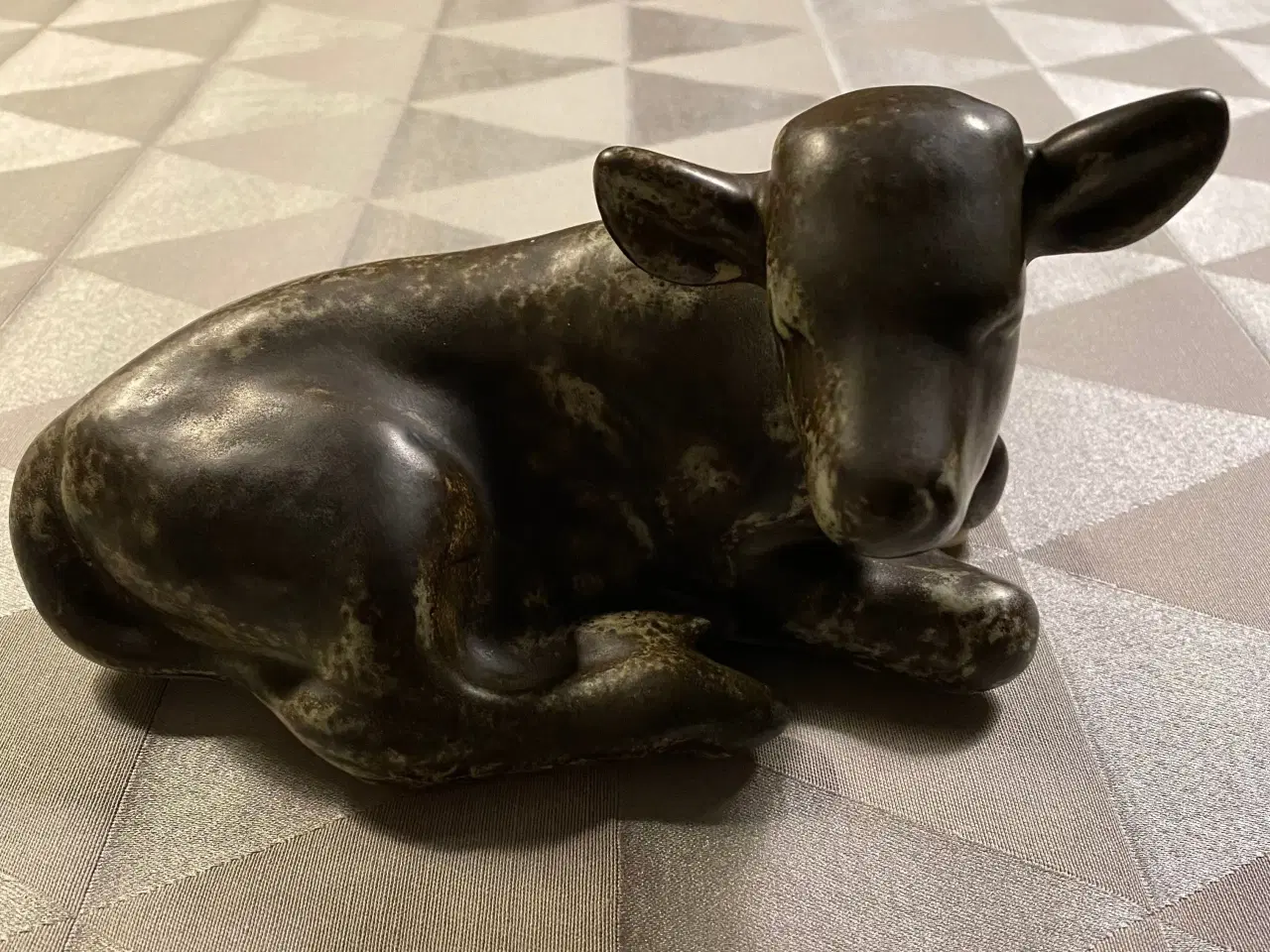 Billede 1 - Johgus Bornholm - figur liggende kalv 