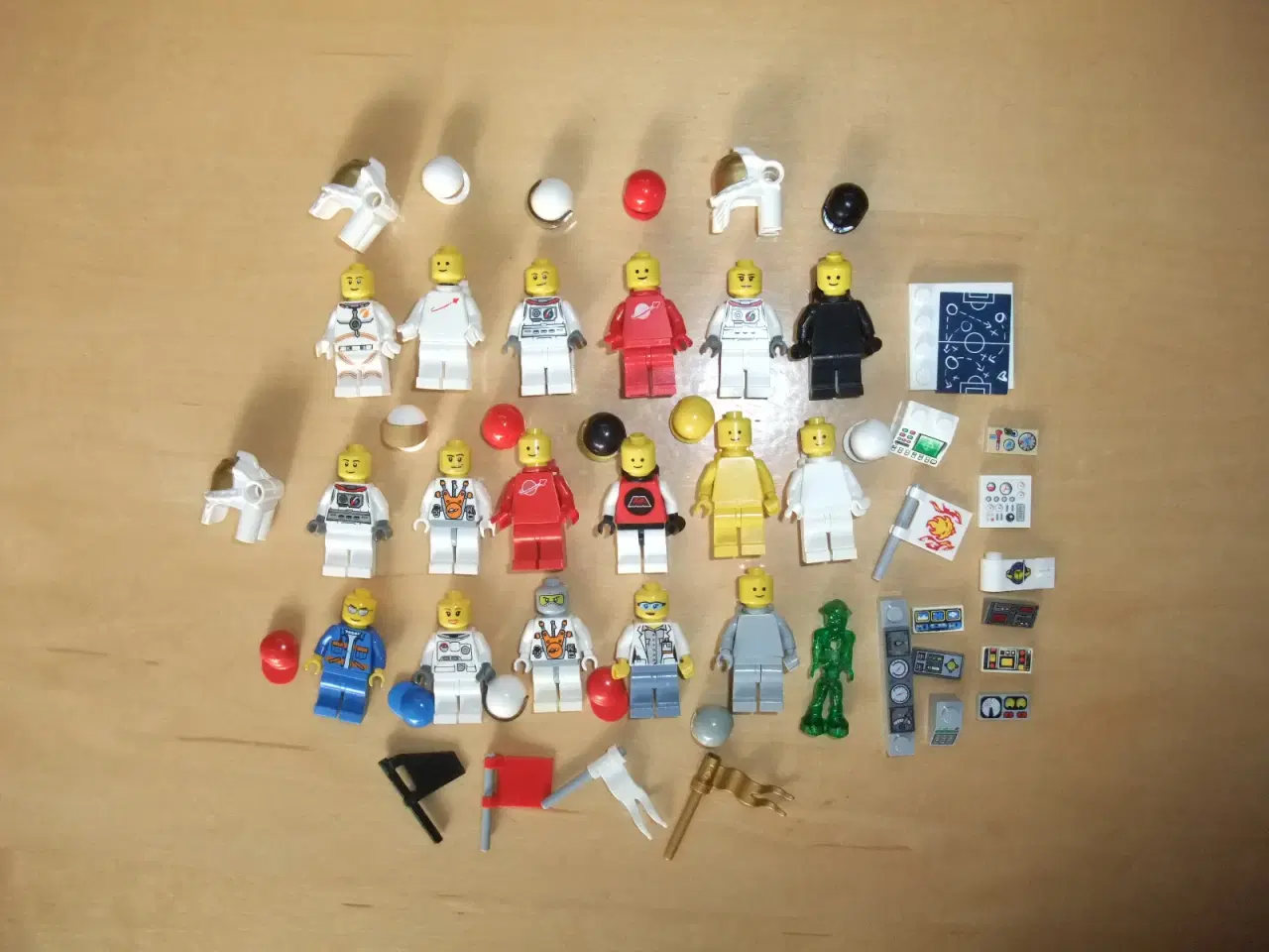 Billede 2 - Lego Space Figurer+Tilbehør 