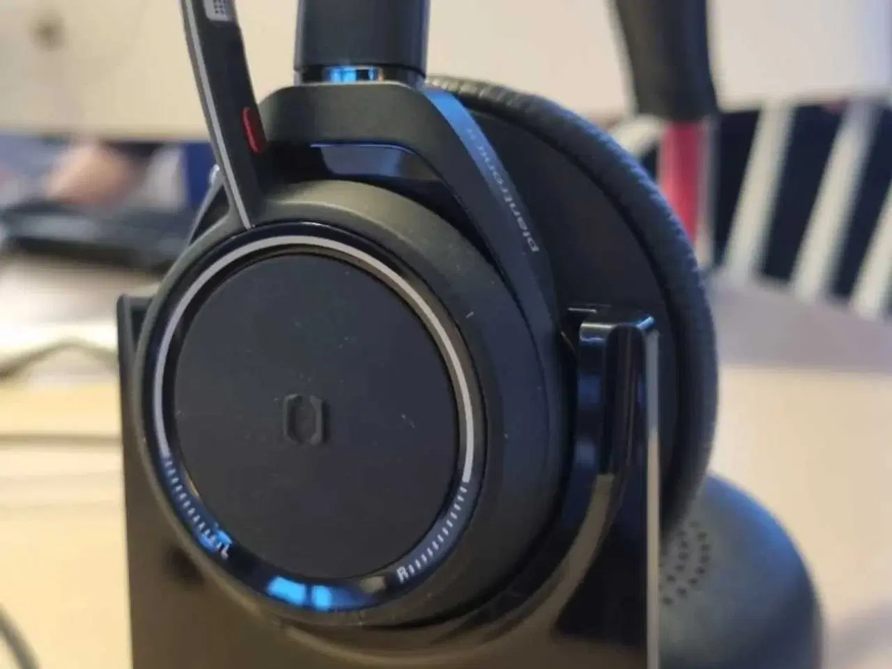 Billede 2 - Samsung skærm 32", inkl. keyboard, headset og mus.