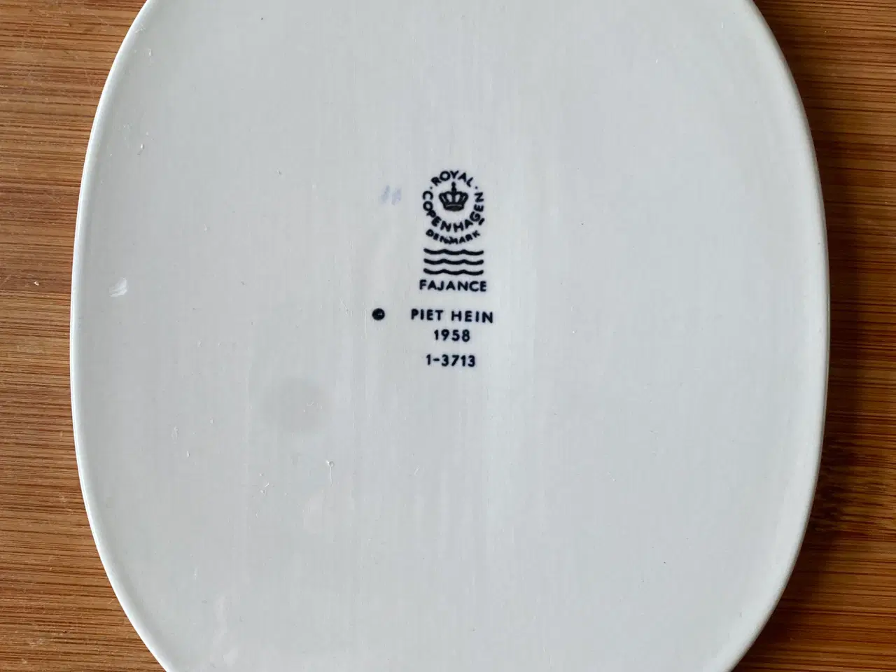 Billede 4 -  2 Piet Hein platter i kongeligt porcelæn 