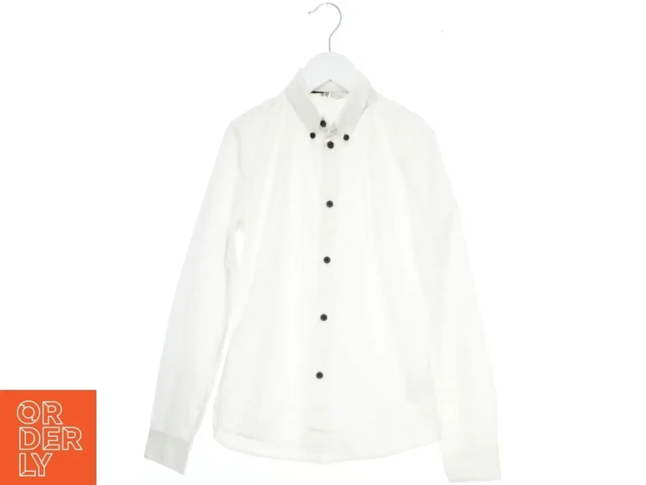 Billede 1 - Hvid skjorte med sorte knapper fra H&M (str. 146)