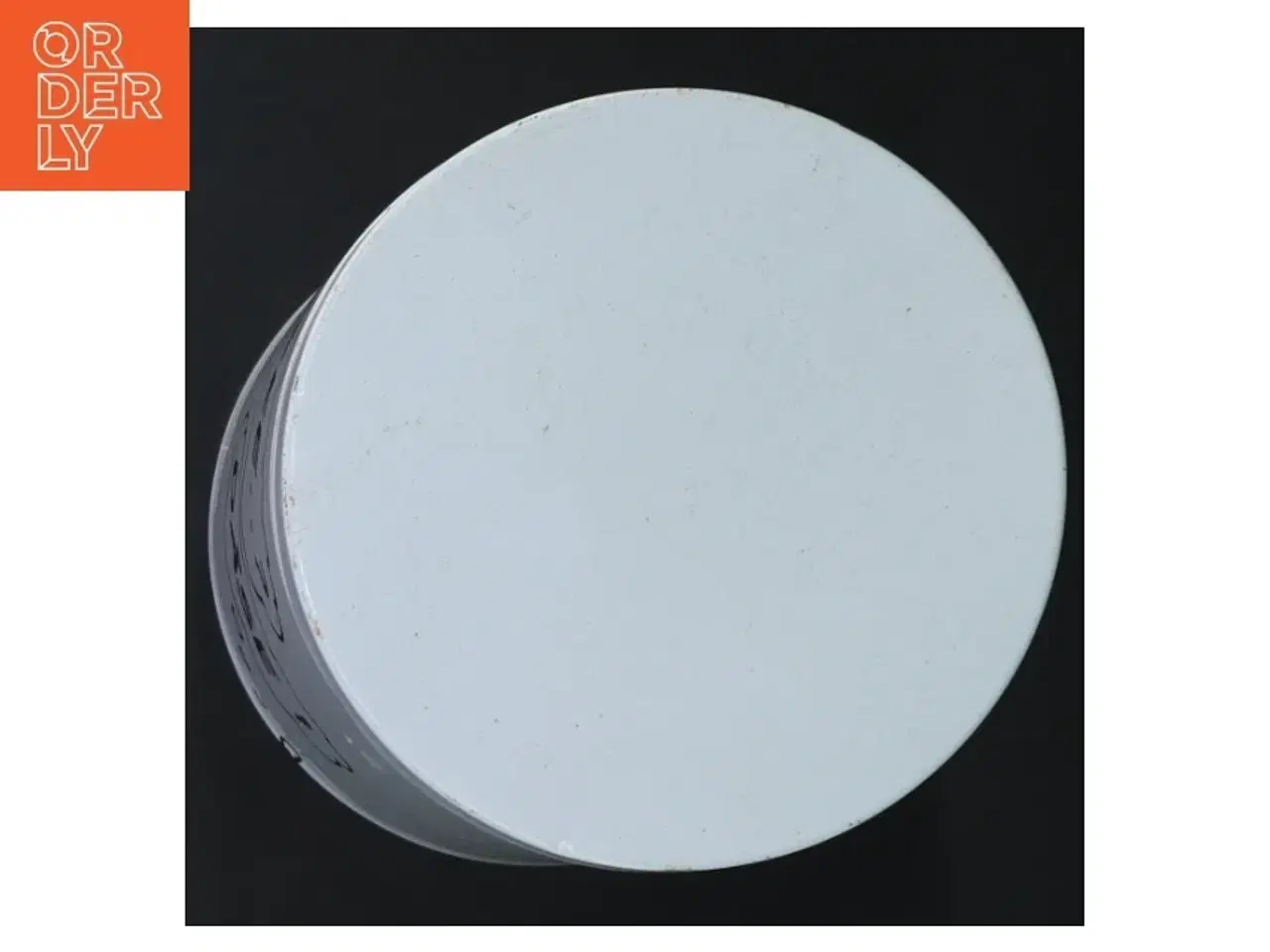 Billede 4 - Hvid metal dåse med tekst (str. Ø 11 cm længde 15 cm) fra Irma