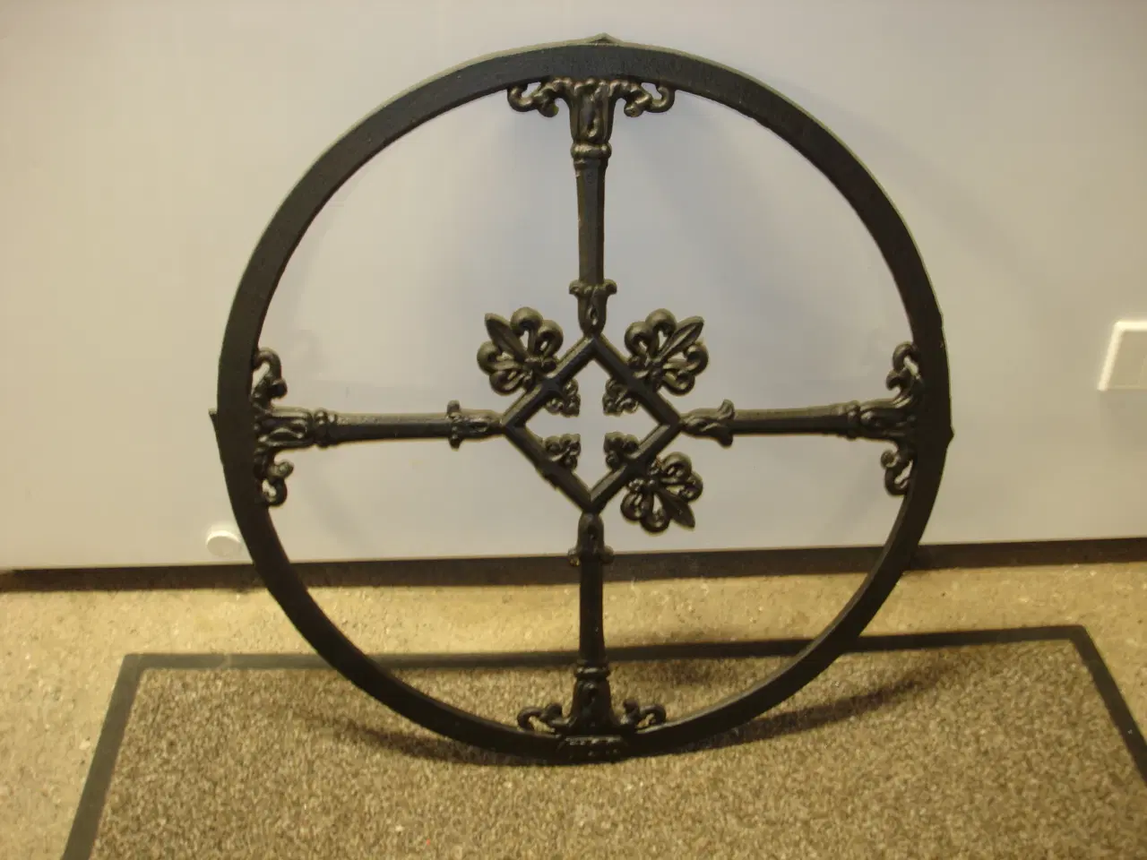 Billede 3 - Gammelt støbejerns vindue med spejl