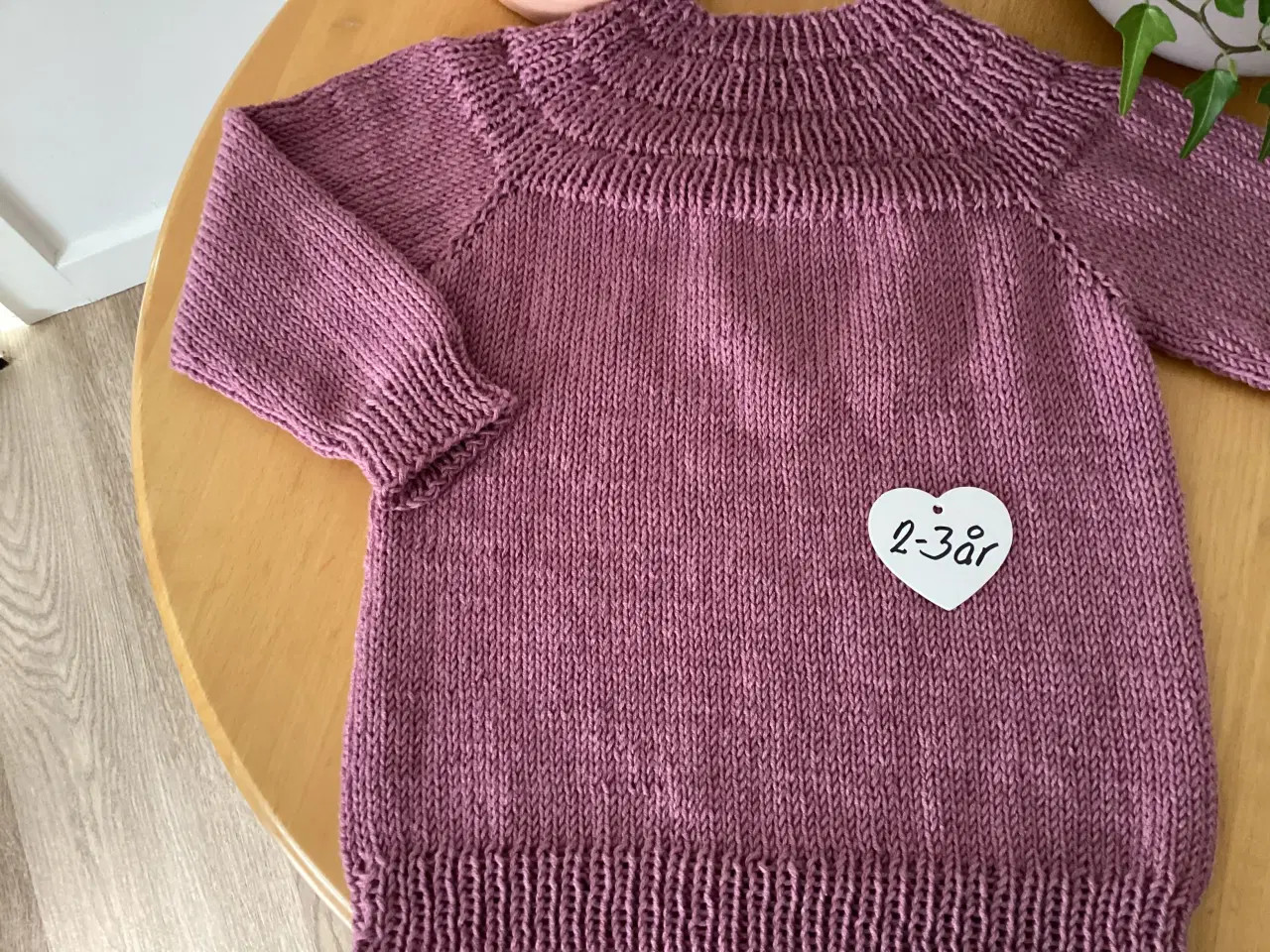 Billede 2 - Håndstrikket Ankers sweater 2-3 år hue 2-4 år