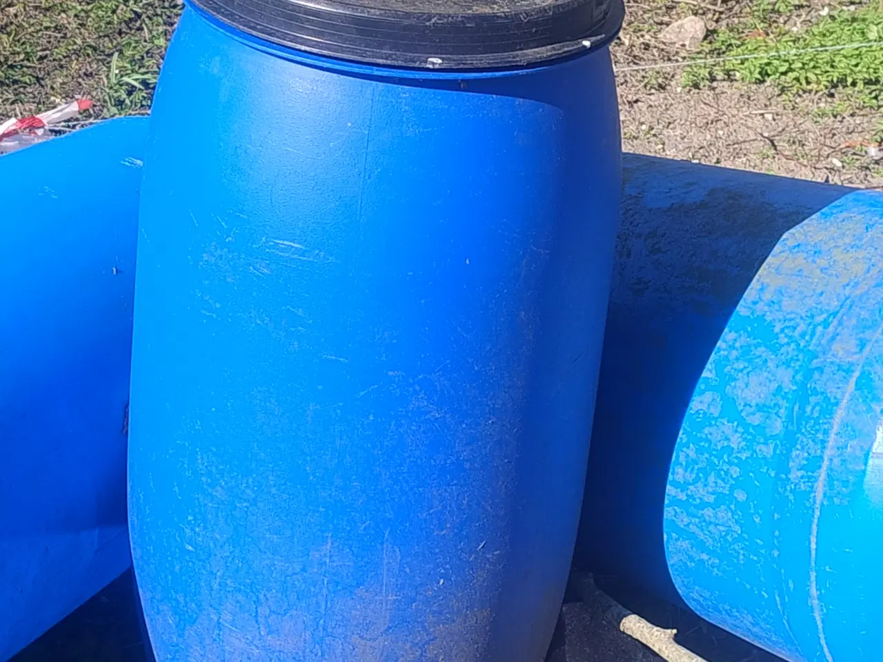 Billede 1 - Foder tønde sælges 