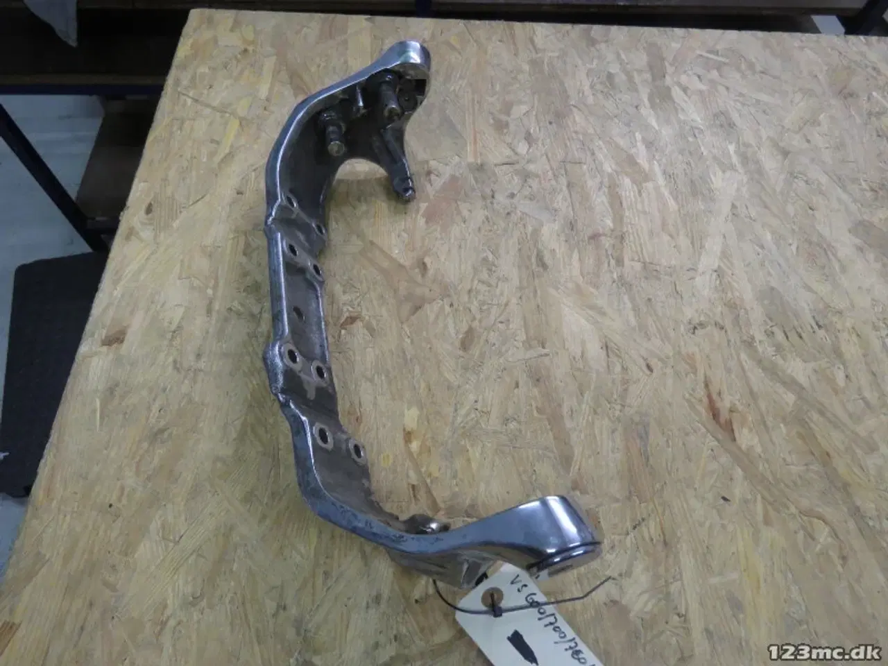 Billede 2 - Fodhviler holder, Suzuki VS1400