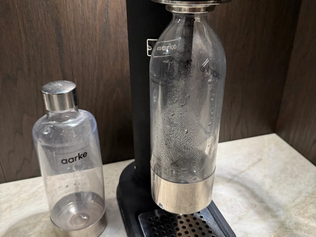 Billede 5 - aarke sodavandsmaskine matsort med 2 flasker 