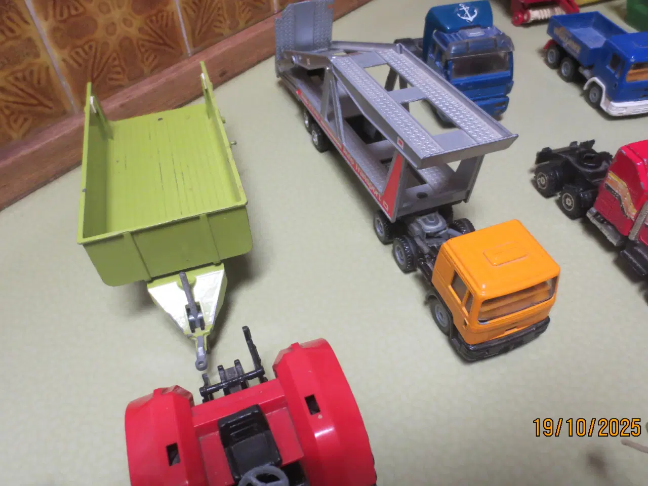 Billede 3 - Modeltraktor Og Model lastbiler i SIKU /ERTL 