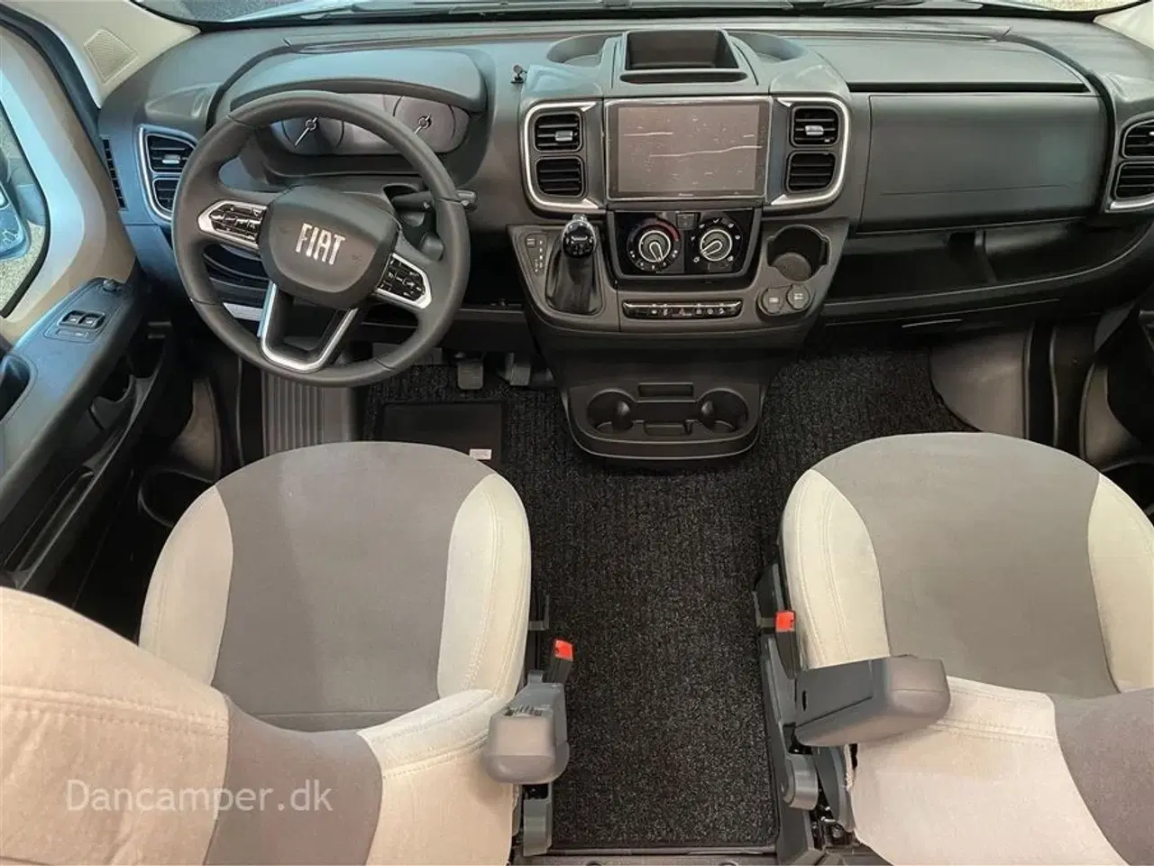 Billede 30 - 2025 - Chausson F&S Line TILBUDSPRIS kr. 931.800,- SPAR kr. 21.600,- Van som familiecamper med 5 selepladser, pop-up og masser af sovepladser på kun 5,99 m længde.