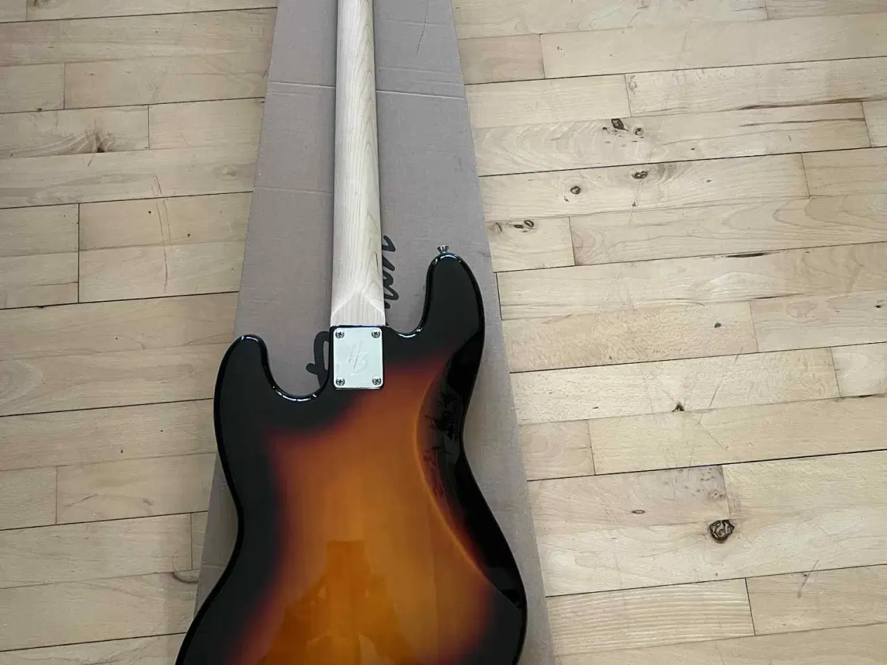 Billede 3 - Ny Bas guitar