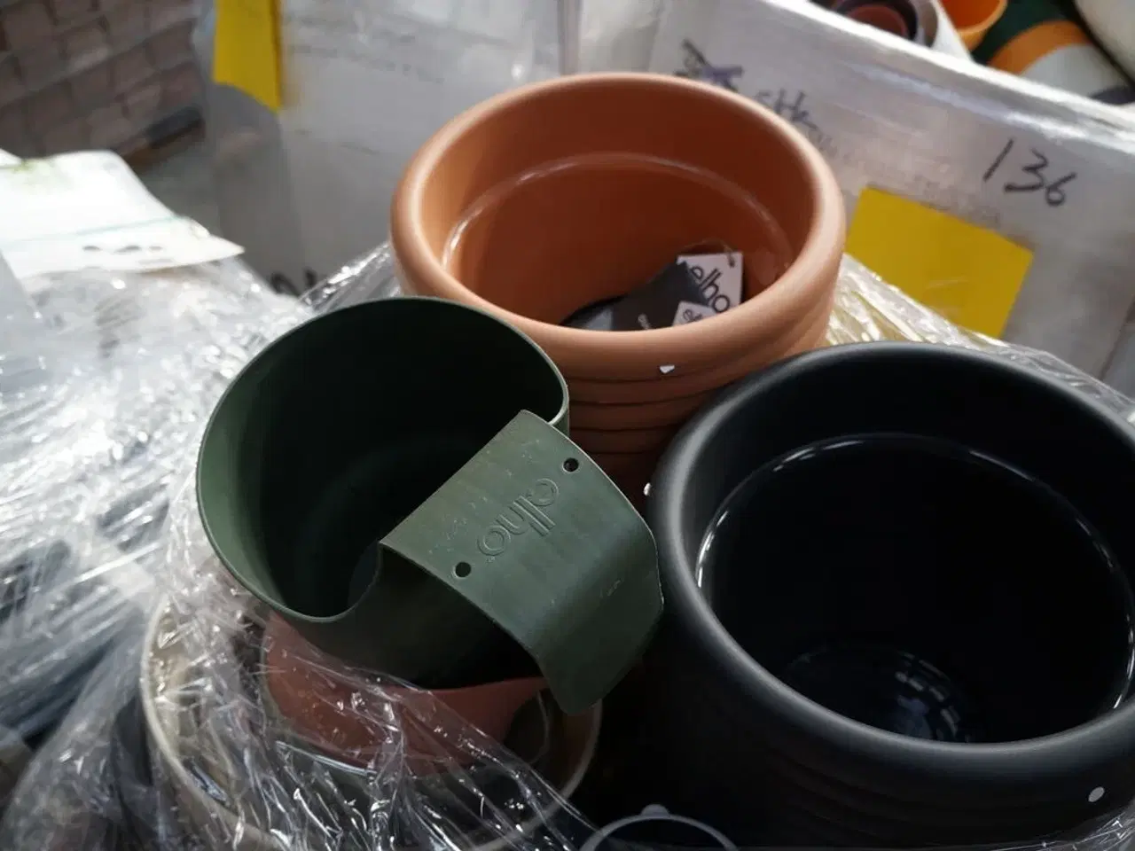 Billede 3 - Palle med diverse plasticpotter