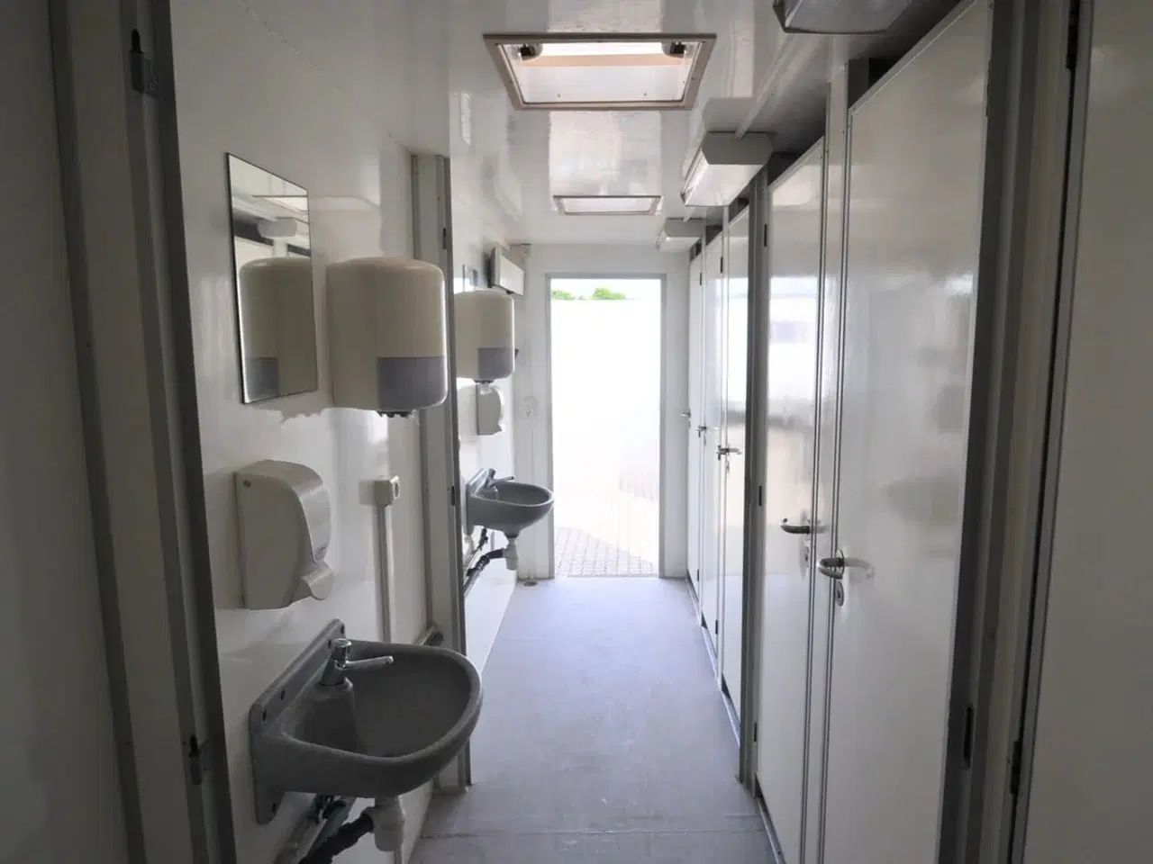 Billede 8 - Type 730: Toiletvogn med 10 toiletter