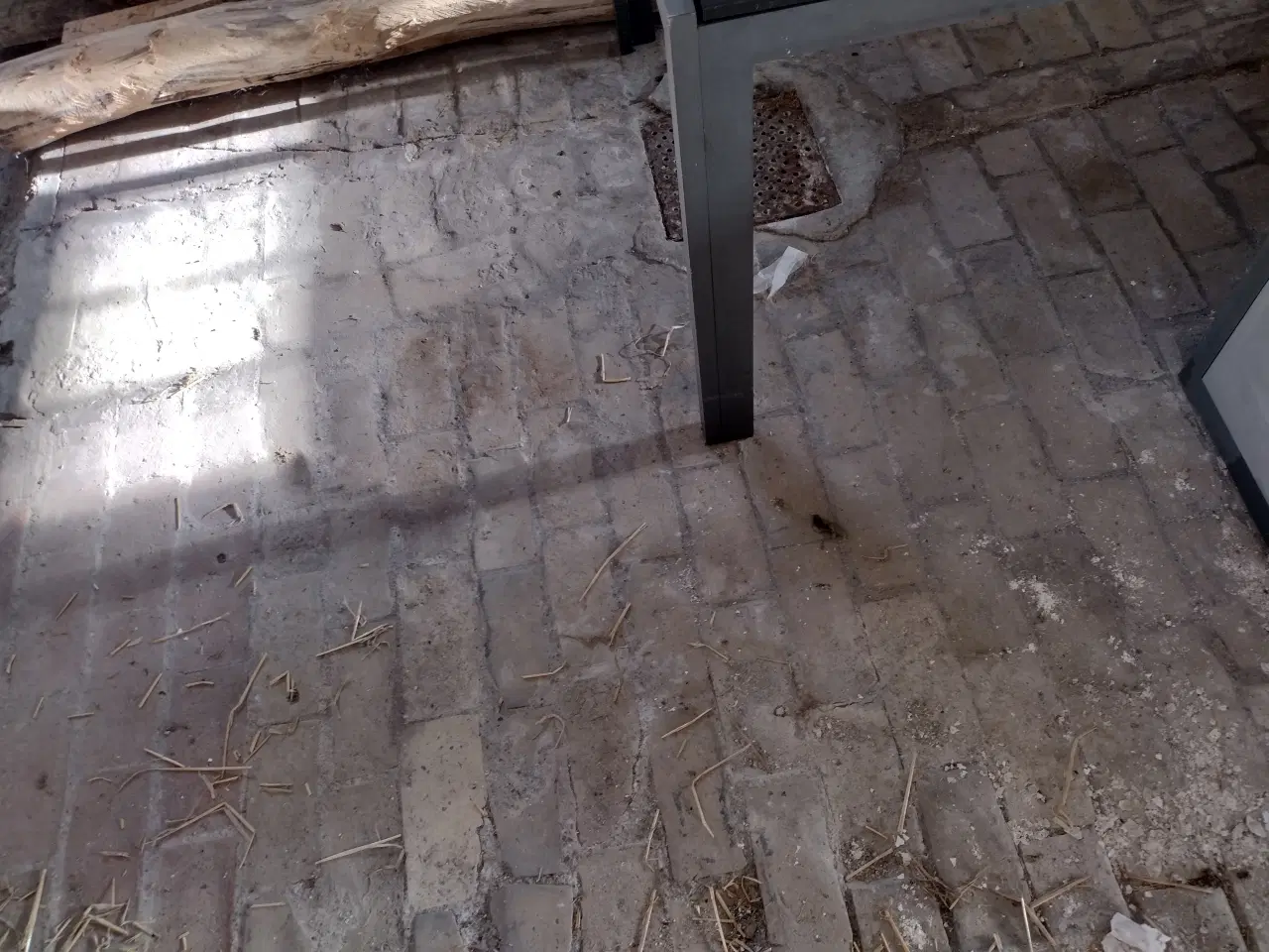 Billede 1 - Gamle mursten fra gulv