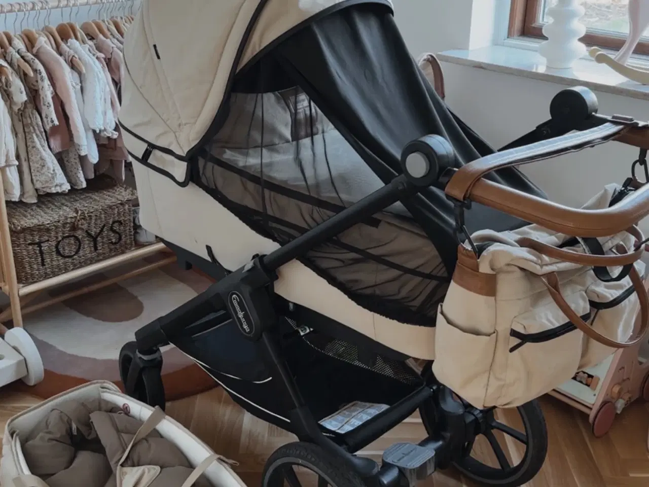 Billede 2 - Beige Emmaljunga barnevogn m. Pusletaske 