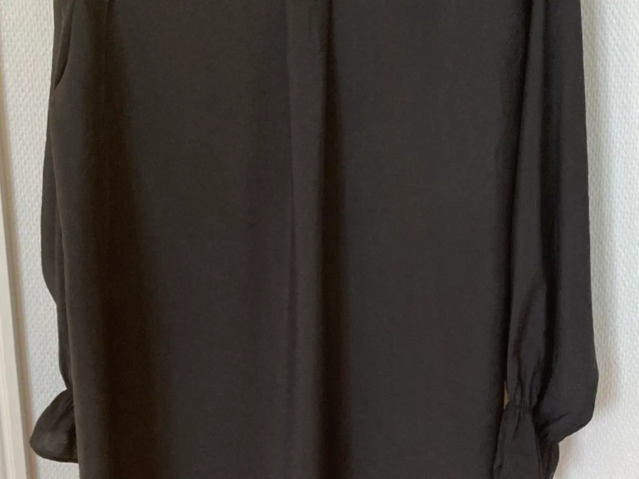 Billede 2 - Co’Couture Callum Pintuck Frill Kjole 