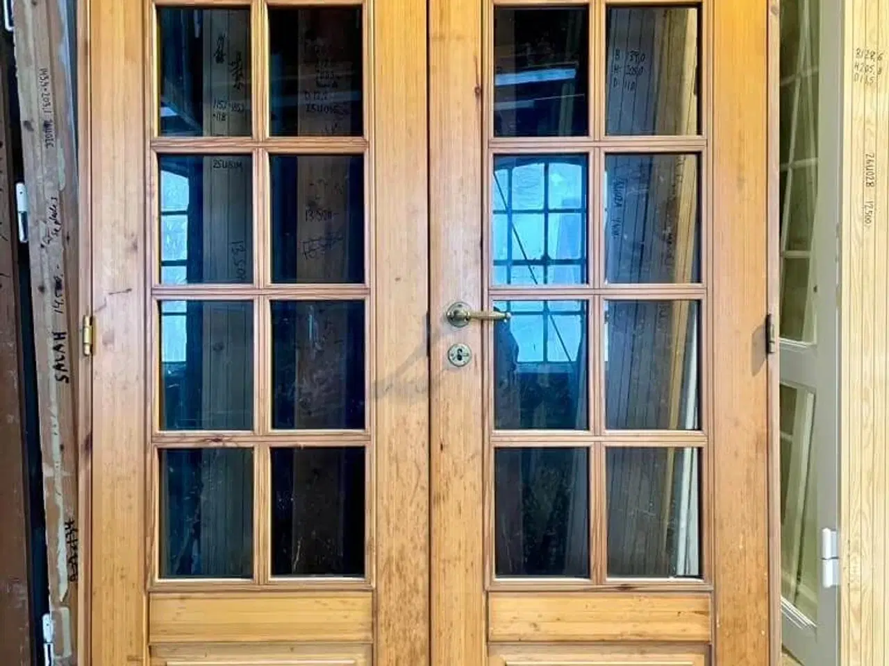 Billede 1 - Fin, dobbelt glasdør m. karm og bundstykke