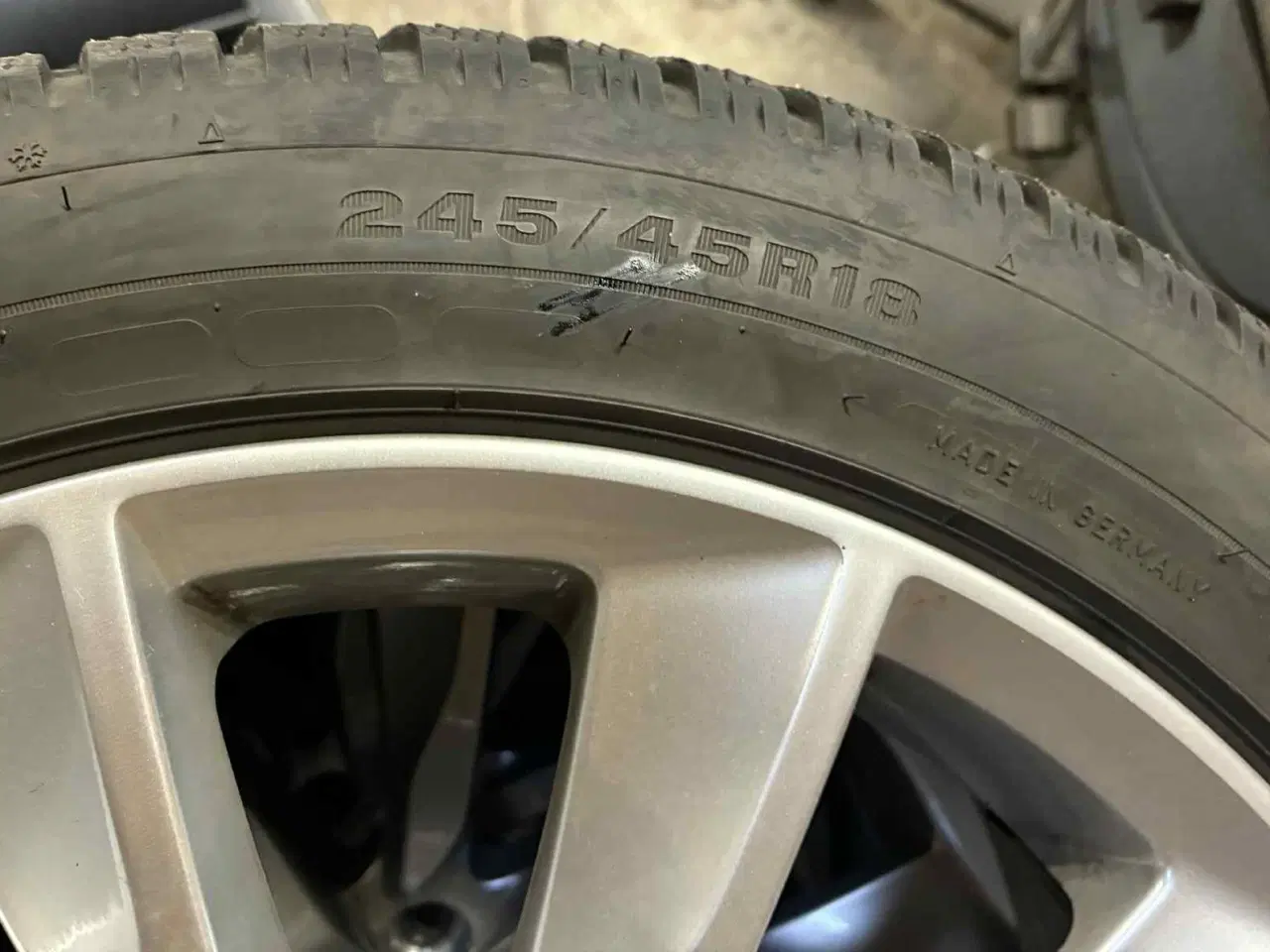 Billede 2 - Fine 5x108 Vinterhjul 245/45-18 - Nedsat
