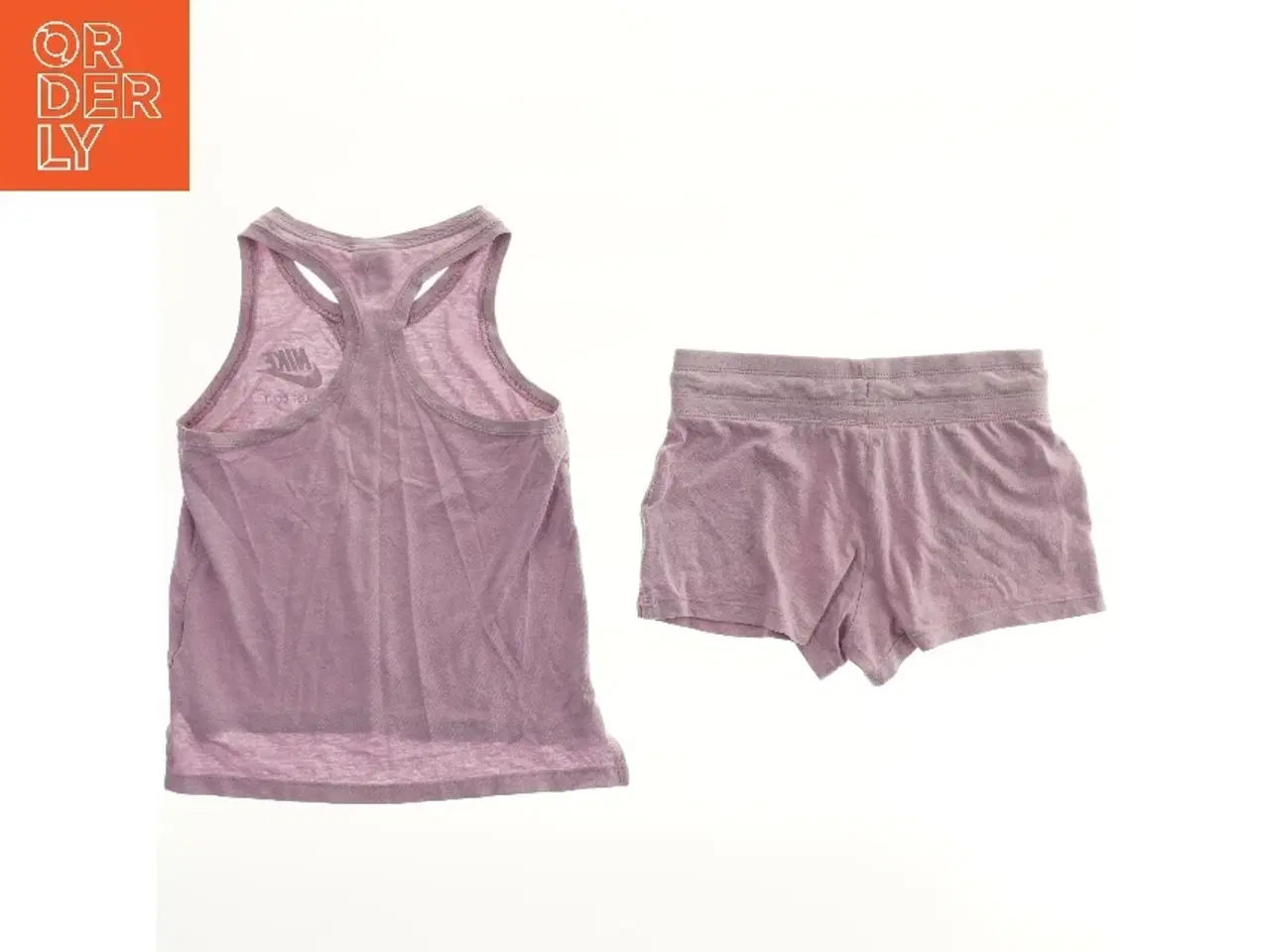 Billede 2 - Nike Sportssæt til børn (str. 146)