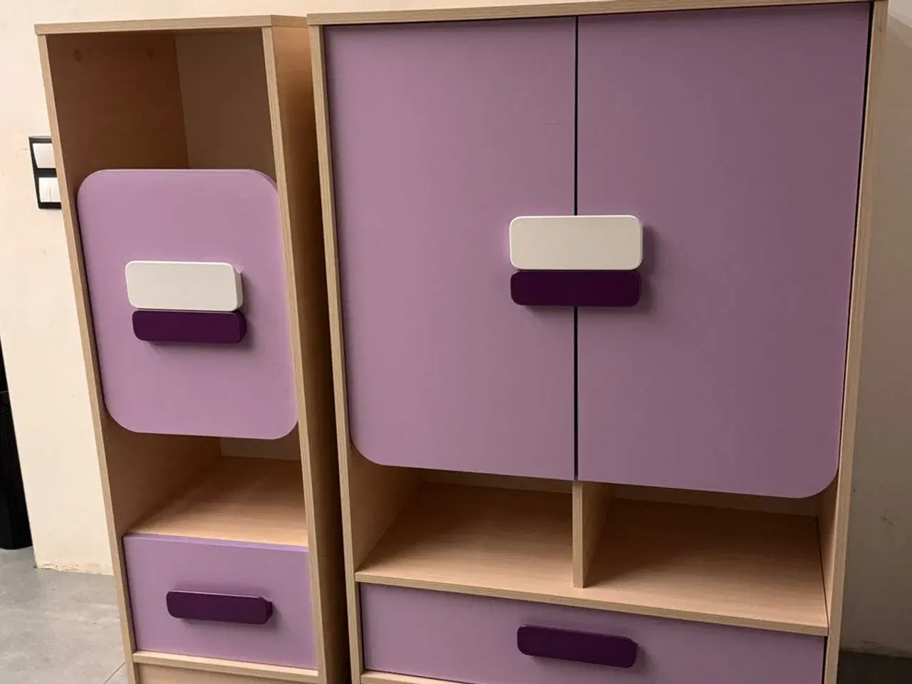 Billede 3 - Skabssæt garderobeskabe og reoler 5 dele lilla og